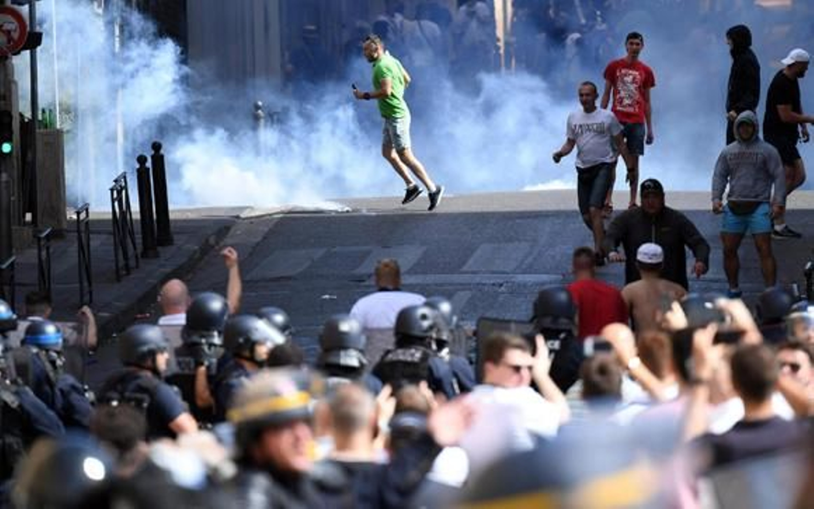 La UEFA amenaza con echar a rusos e ingleses, mientras Francia limita la venta de alcohol