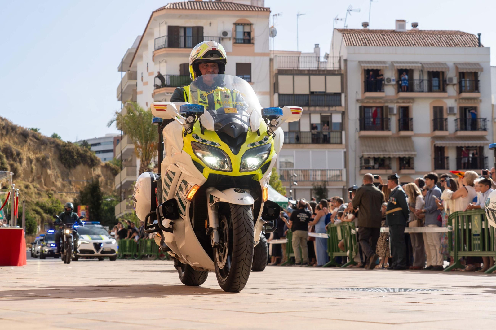 Imágenes del desfile de la Guardia Civil en el Día de la Hispanidad y de su patrona en la Plaza de La Merced