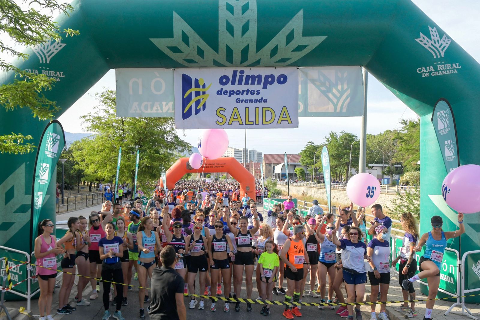 Las imágenes de la Carrera de la Mujer de este domingo en Granada