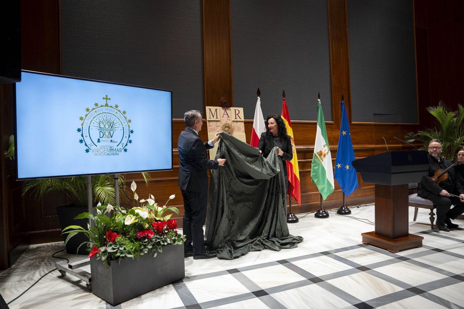 Almería celebra los grandes aniversarios de la Virgen del Mar: 525 años de su aparición y 75 de su coronación, en imágenes