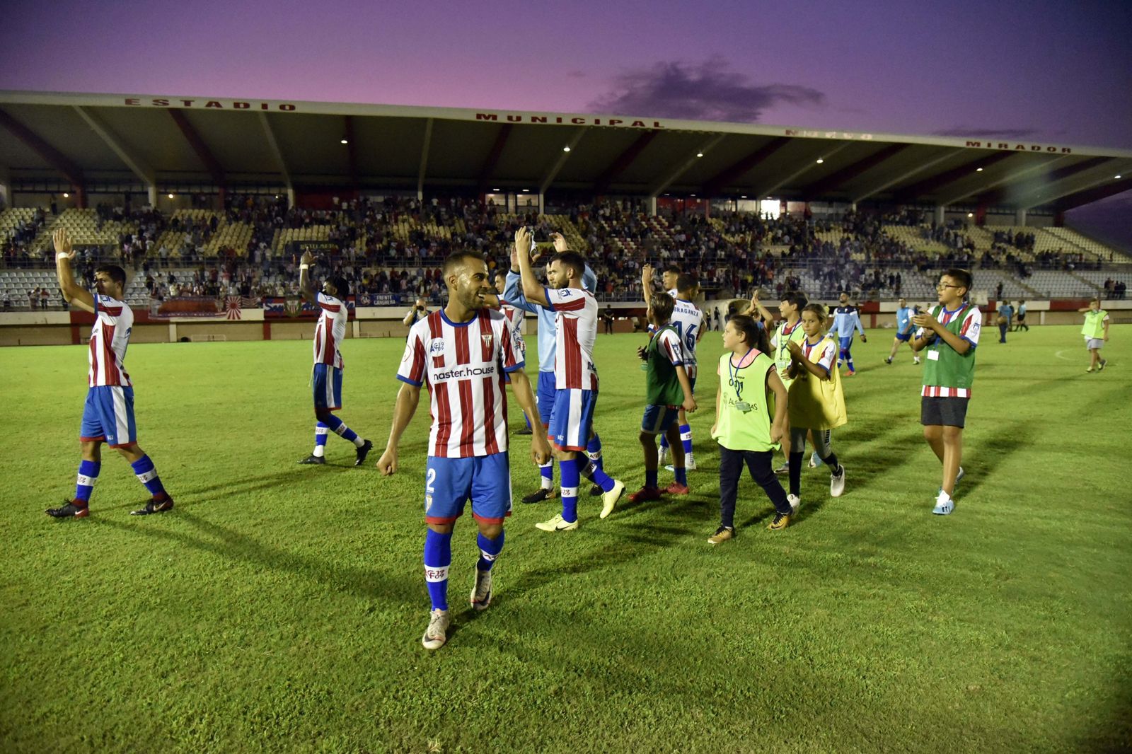 Choco, sonriente, tras una victoria del Algeciras en el Nuevo Mirador.