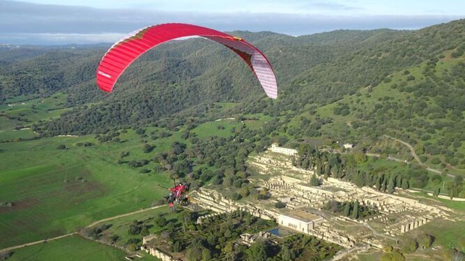 La empresa Córdoba Vuela ofrece un recorrido por la sierra y por Medina Azahara