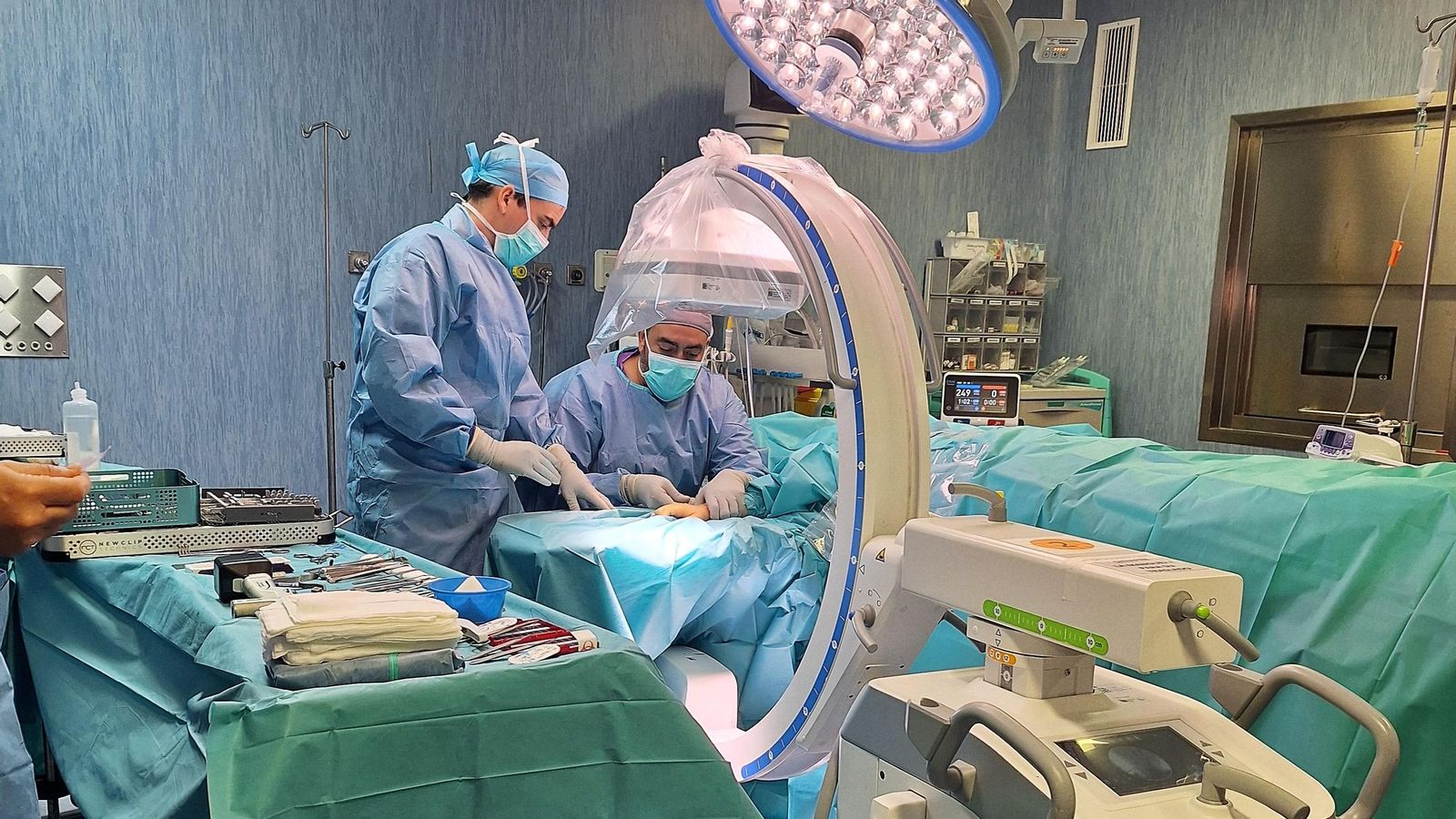 Profesionales en el Hospital Infanta Elena.