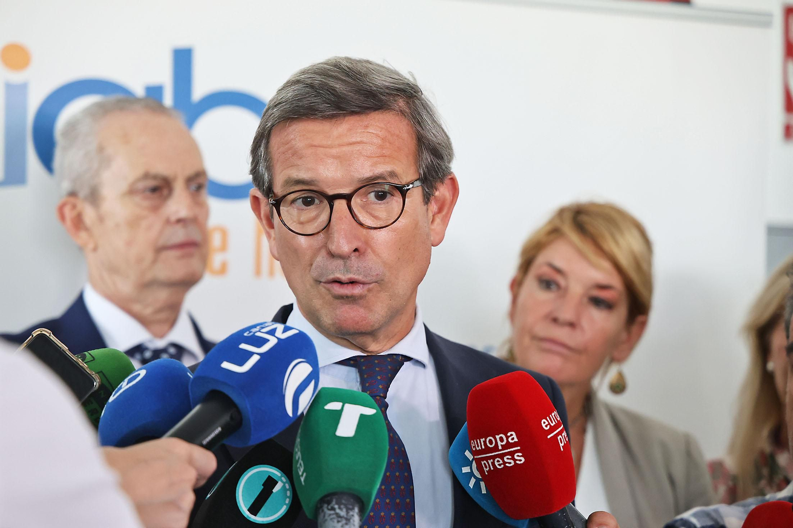 Imágenes de la presentación de la memoria anual de la Asociación de Industrias Químicas, Básicas y Energéticas de Huelva (Aiqbe)