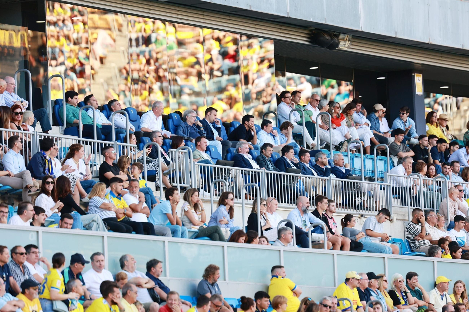 Búscate entre las fotos del partido de fútbol Cádiz CF - CD Eldense