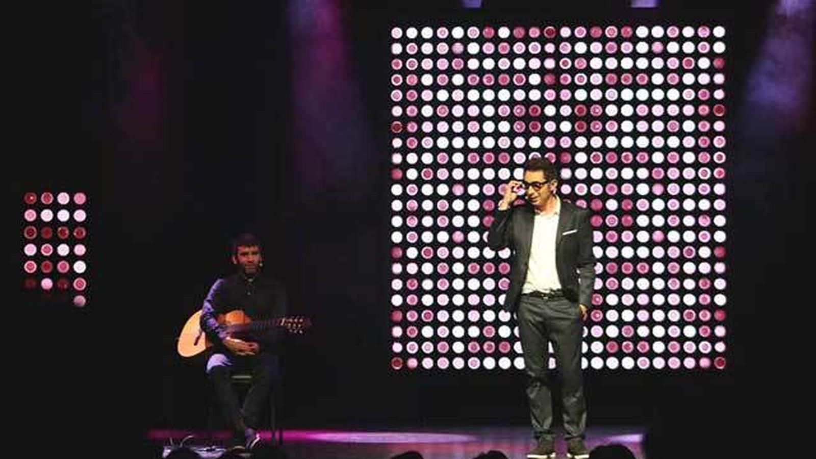 Berto Romero interpreta 'Mucha tontería' en el espacio Cartuja Center.