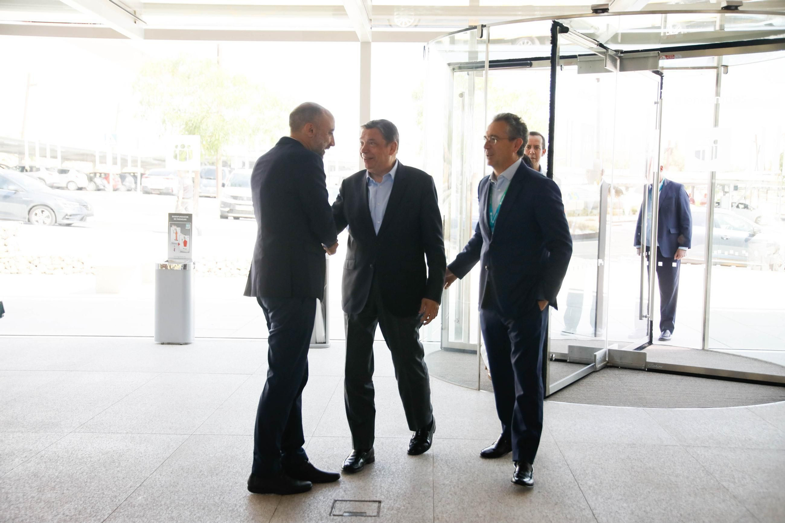 El ministro de Agricultura, Pesca y Alimentación, Luis Planas, visita el Centro Tecnológico Financiero del Grupo Cajamar en el Parque Científico-Tecnológico de Almería (PITA), en imágenes