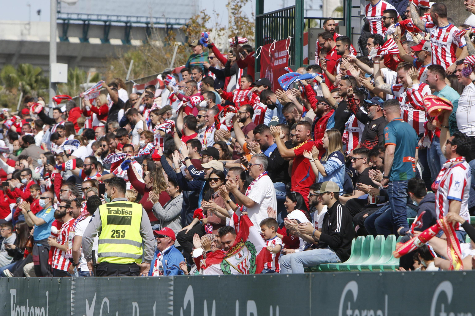 Ambiente de la afición del Algeciras CF en Sevilla