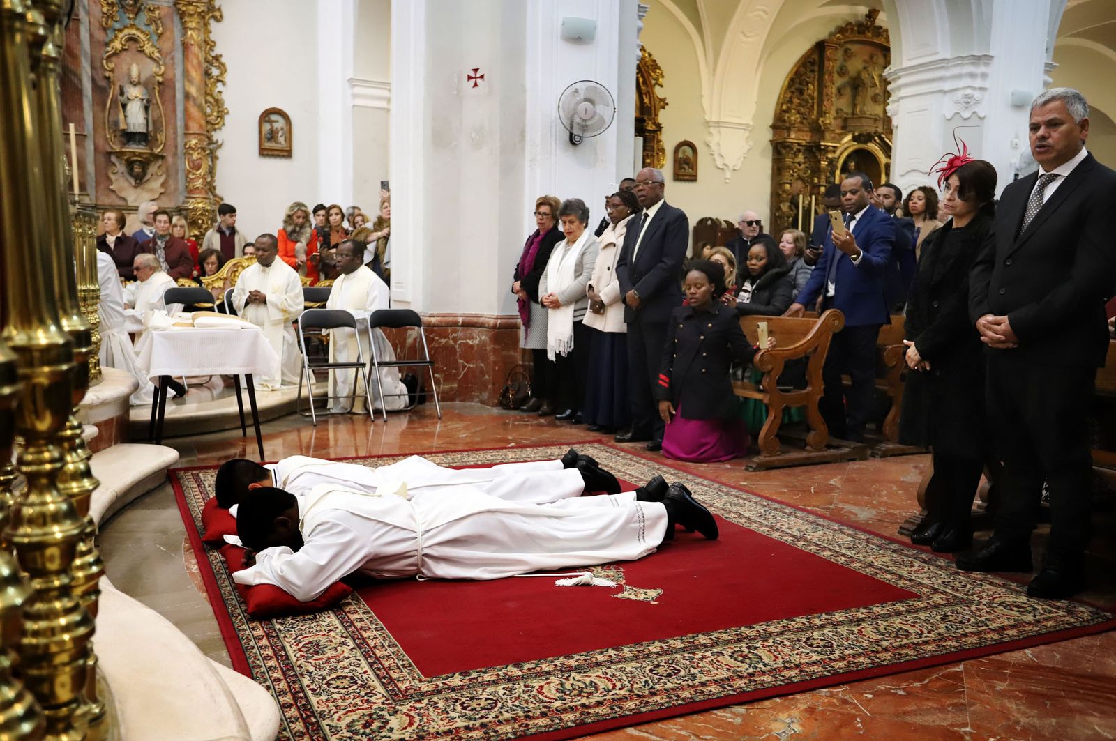 Un momento de la ceremonia llevada a cabo en la catedral en la mañana de ayer.