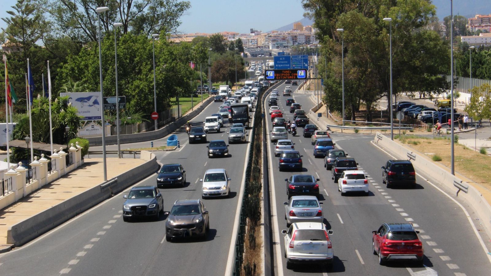 Un atasco en la Autovía del Mediterráneo a su paso por San Pedro. Un atasco en la Autovía del Mediterráneo a su paso por San Pedro.
