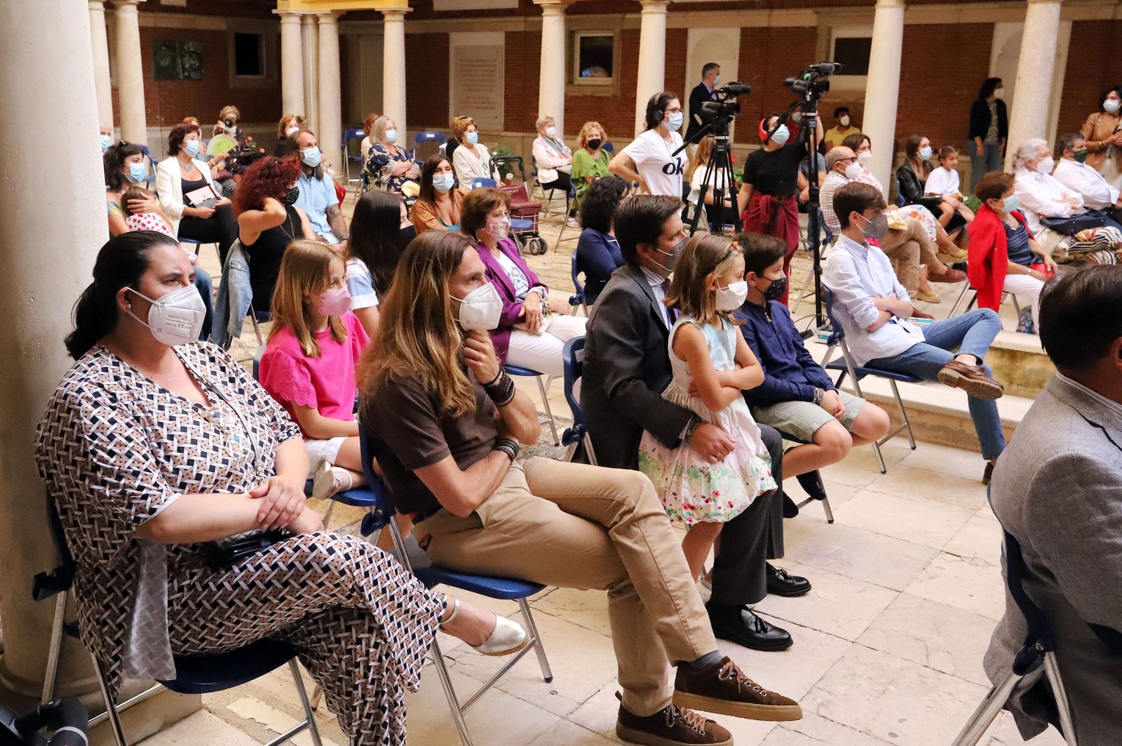 Imágenes de la entrega del Premio Marismas a Juana Carrillo y a Gabriela de la Fuente en su XIX edición