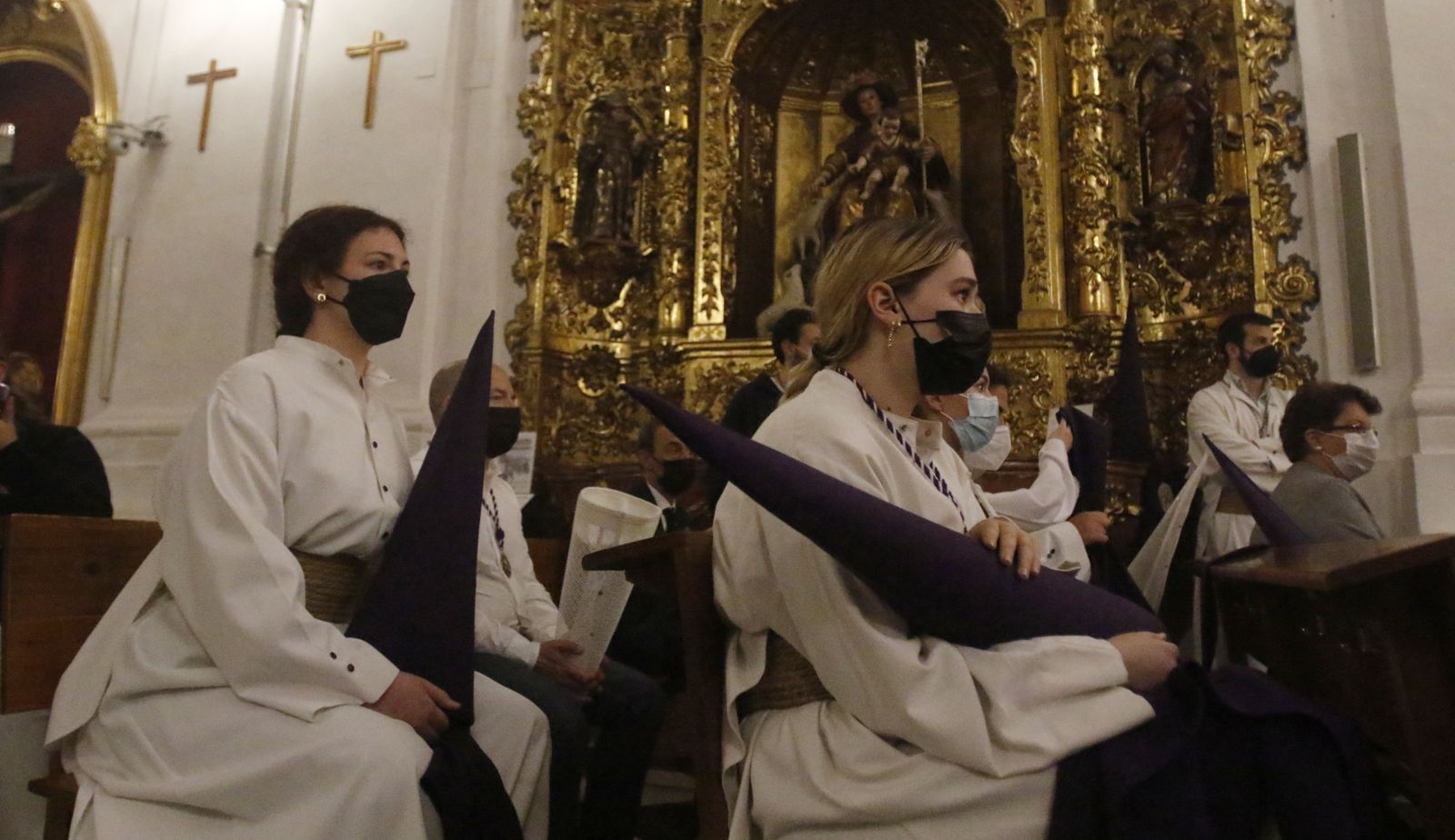 Las imágenes de impotencia en la Trinidad: la Santa Faz suspende su procesión en Córdoba
