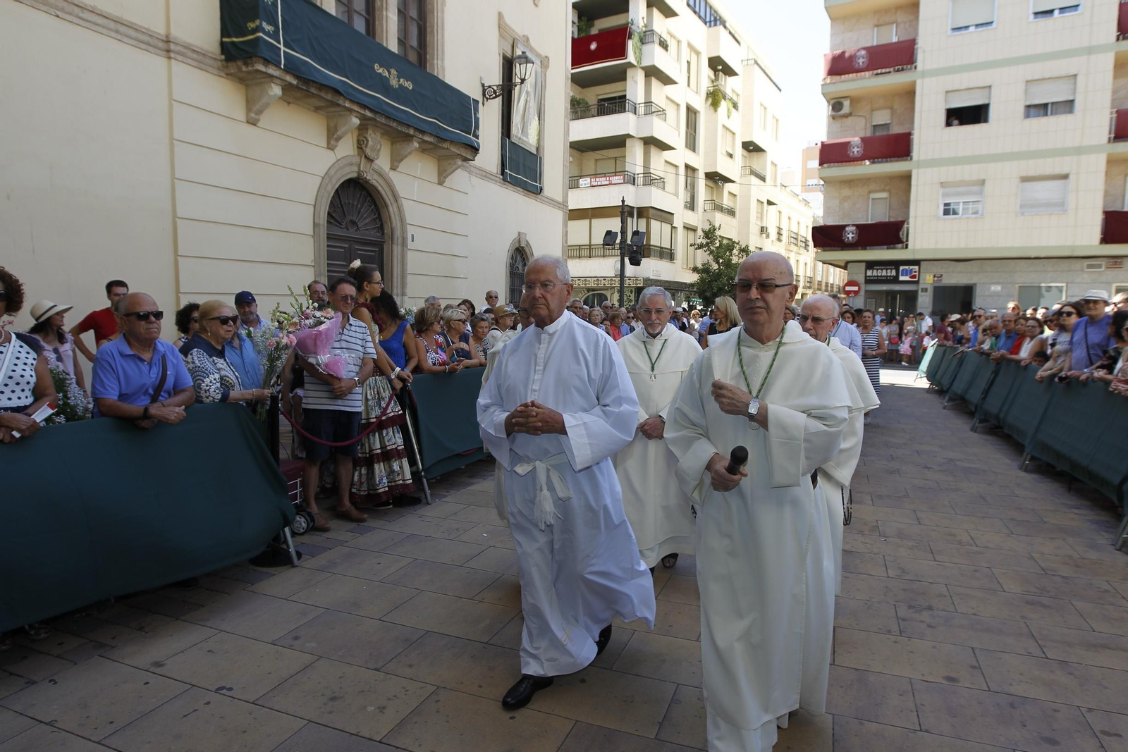 Fotogalería ofrenda floral a la Virgen del Mar. Feria de Almería 2019
