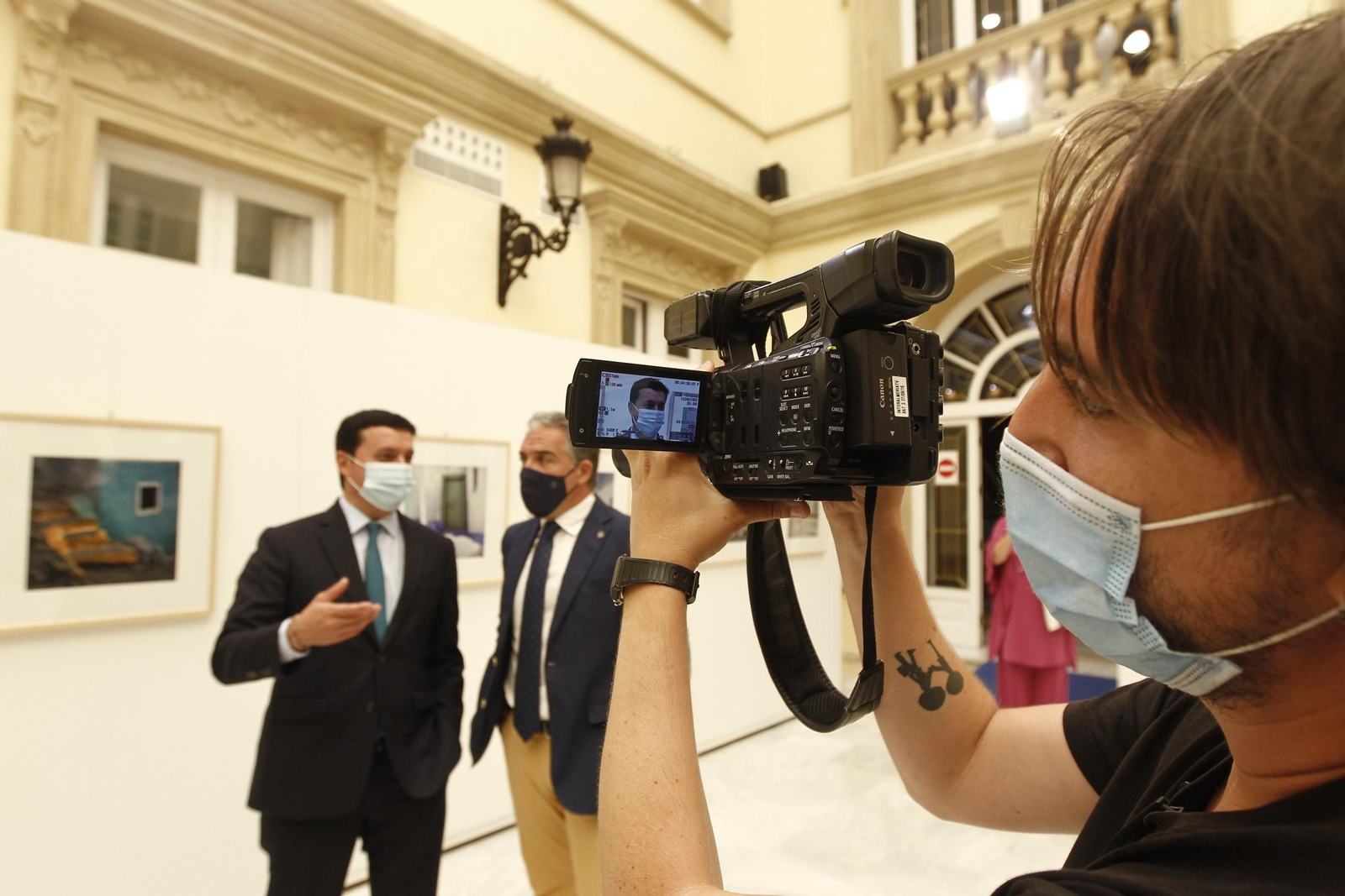 Visita del Consejero de Presidencia de la Junta de Andalucía, Elías Bendodo, a la Diputación de Almería.