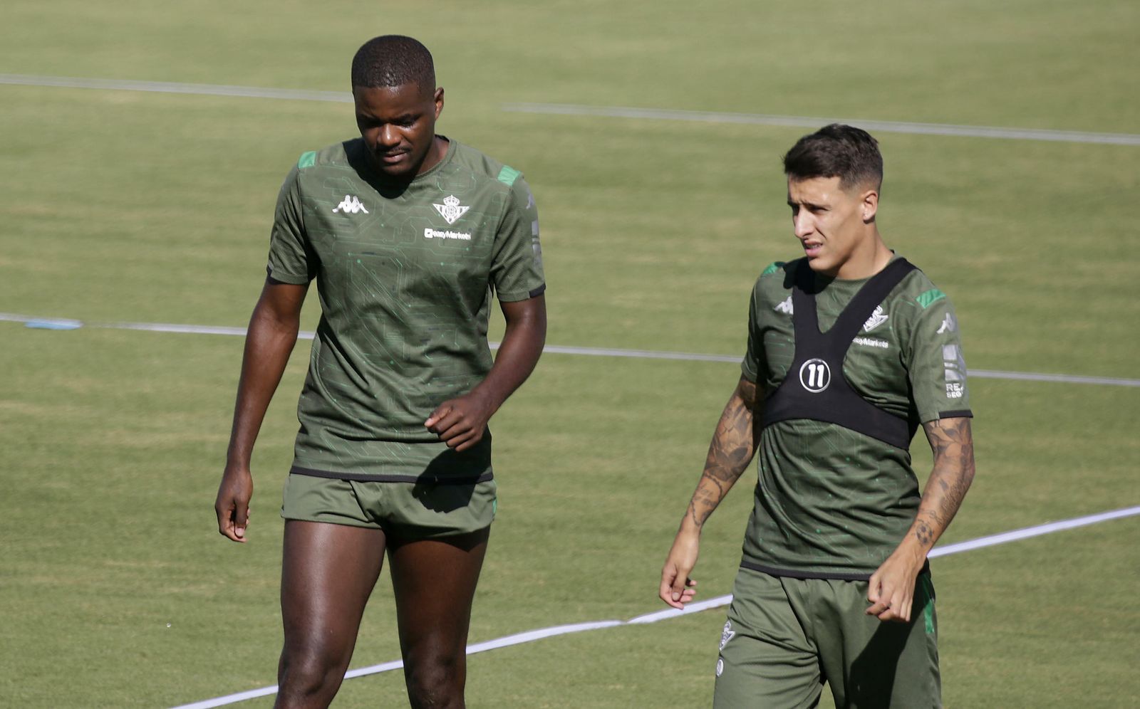 William Carvalho, junto a Tello, durante uno de sus últimos entrenamientos con el Betis.
