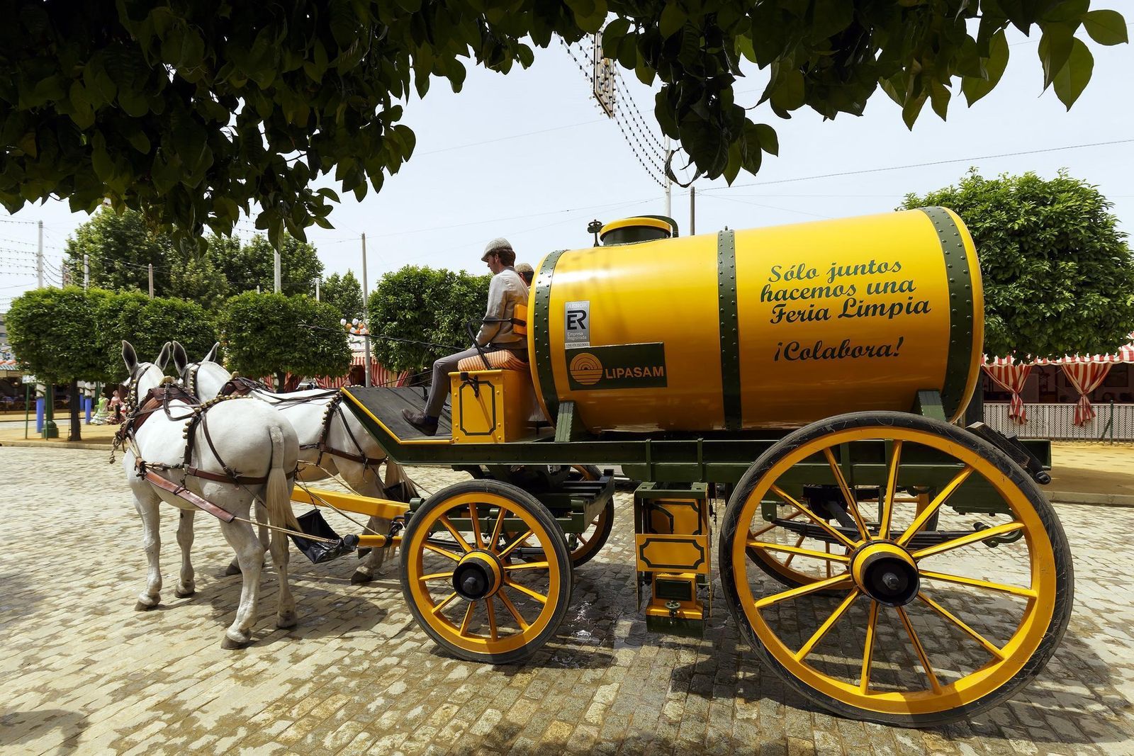 Carrito de Lipasam fabricado por un antiguo trabajador de la empresa.