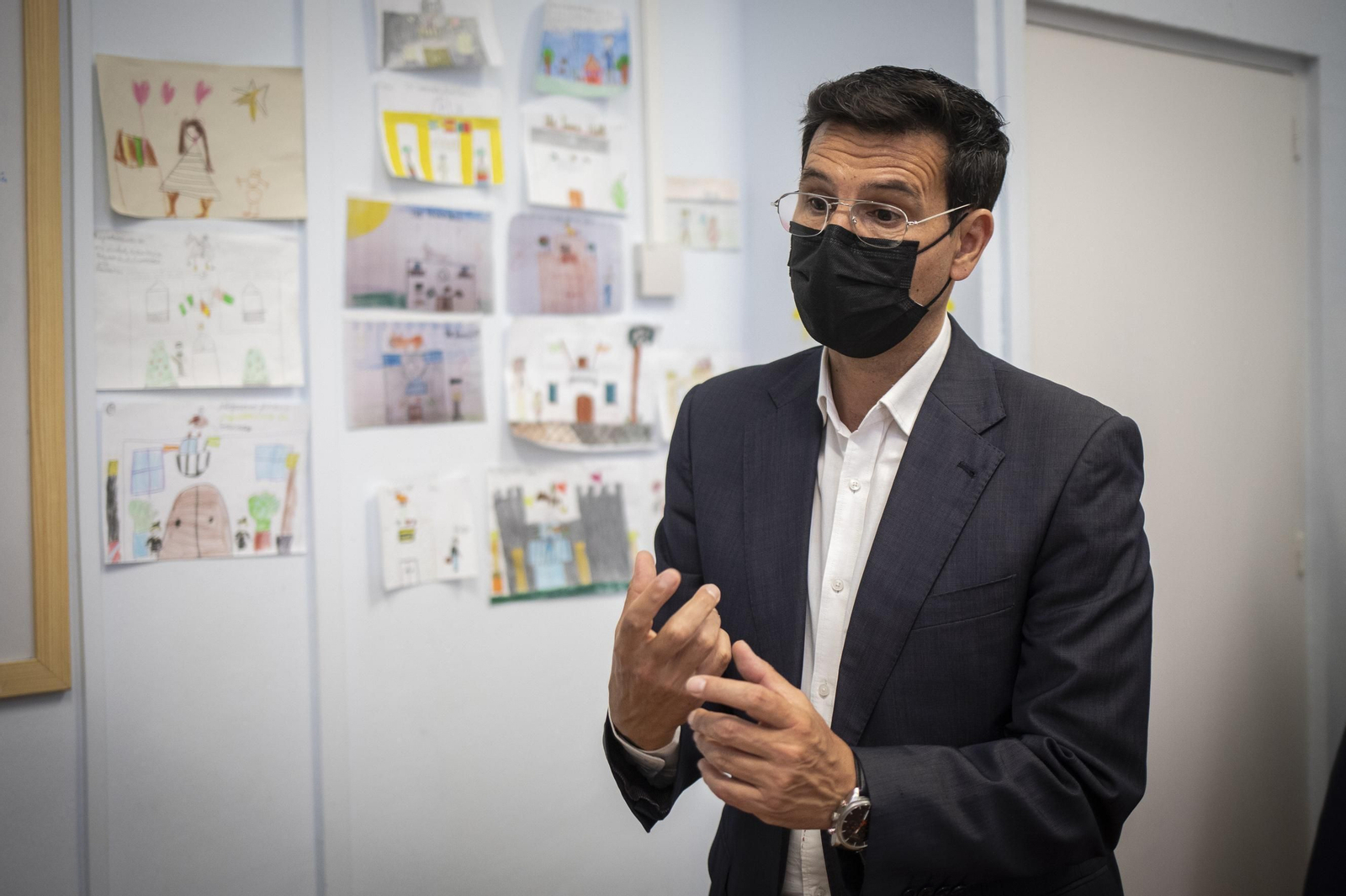 Paco Cuenca, en su despacho en el grupo municipal socialista