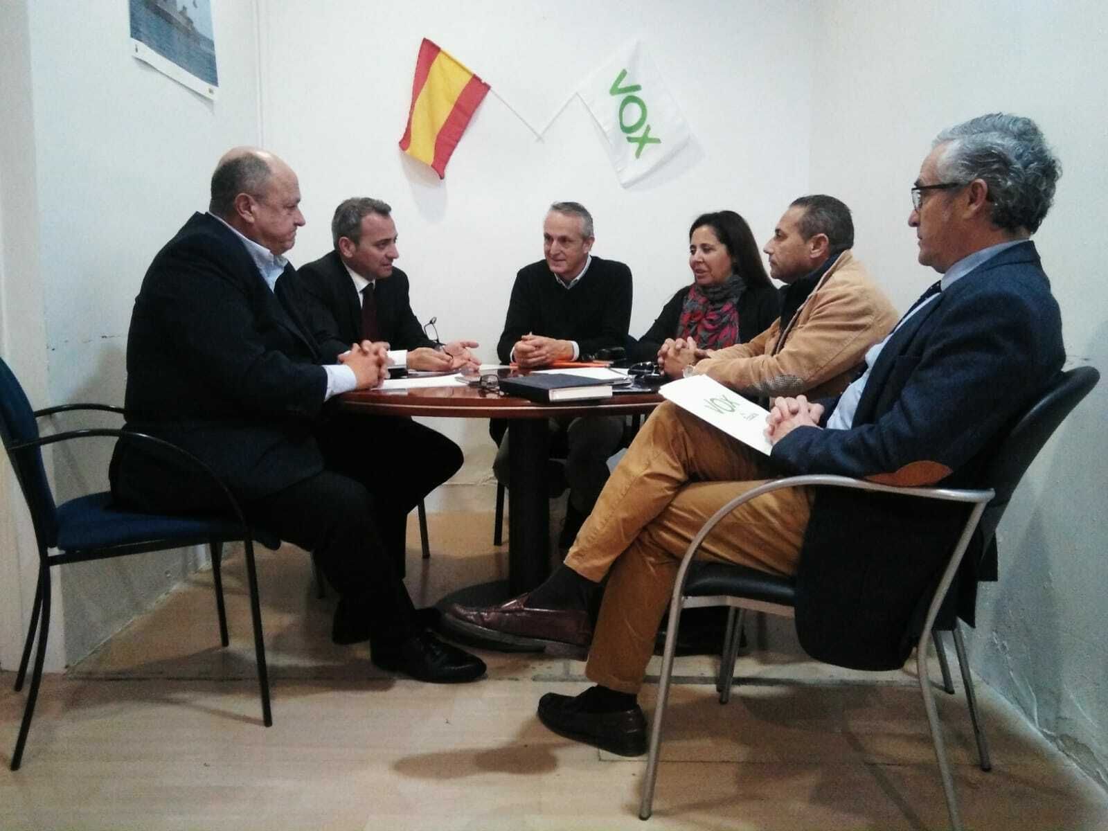 Tomás Fernández con miembros de la Plataforma.