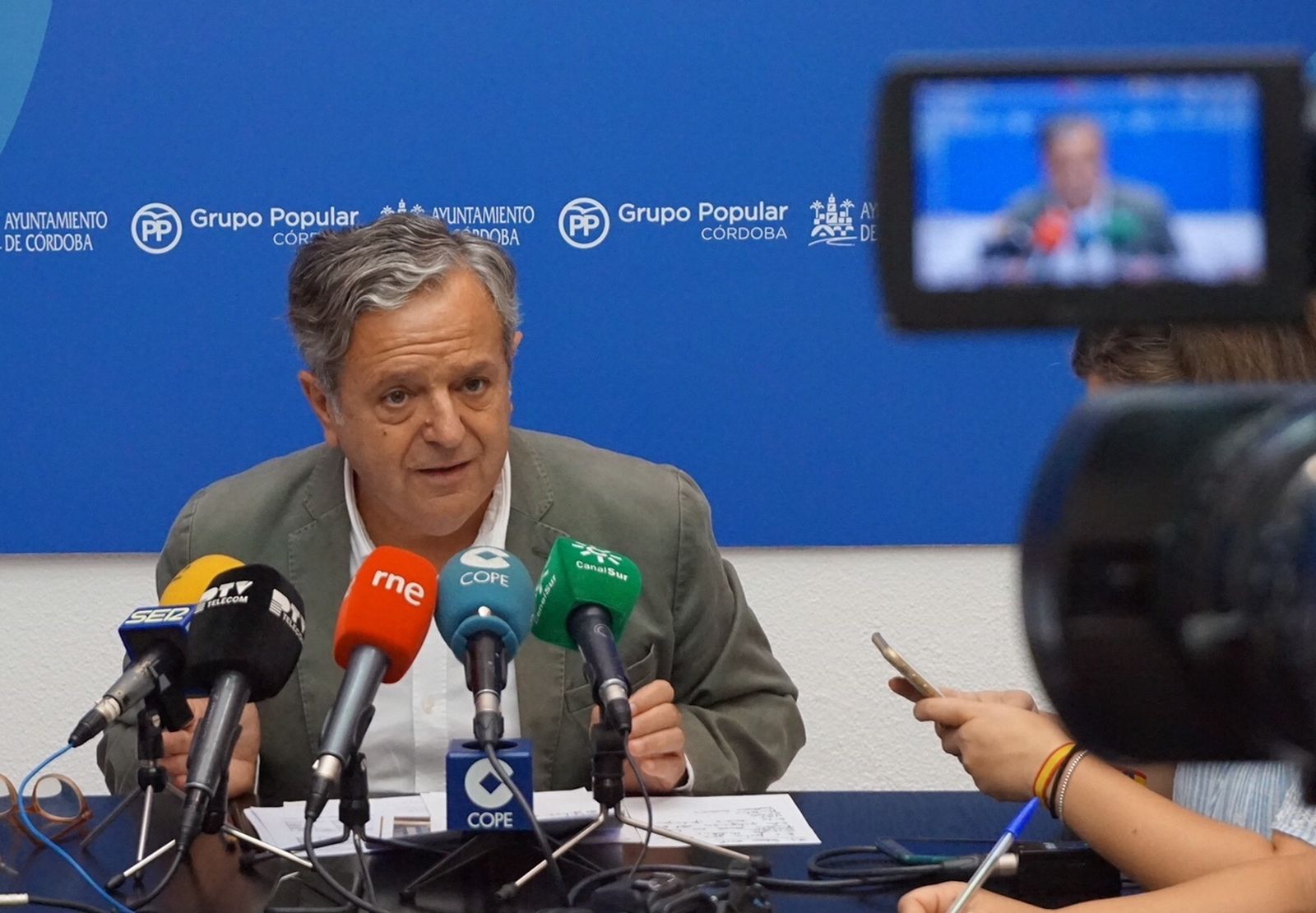 Salvador Fuentes habla en rueda de prensa.