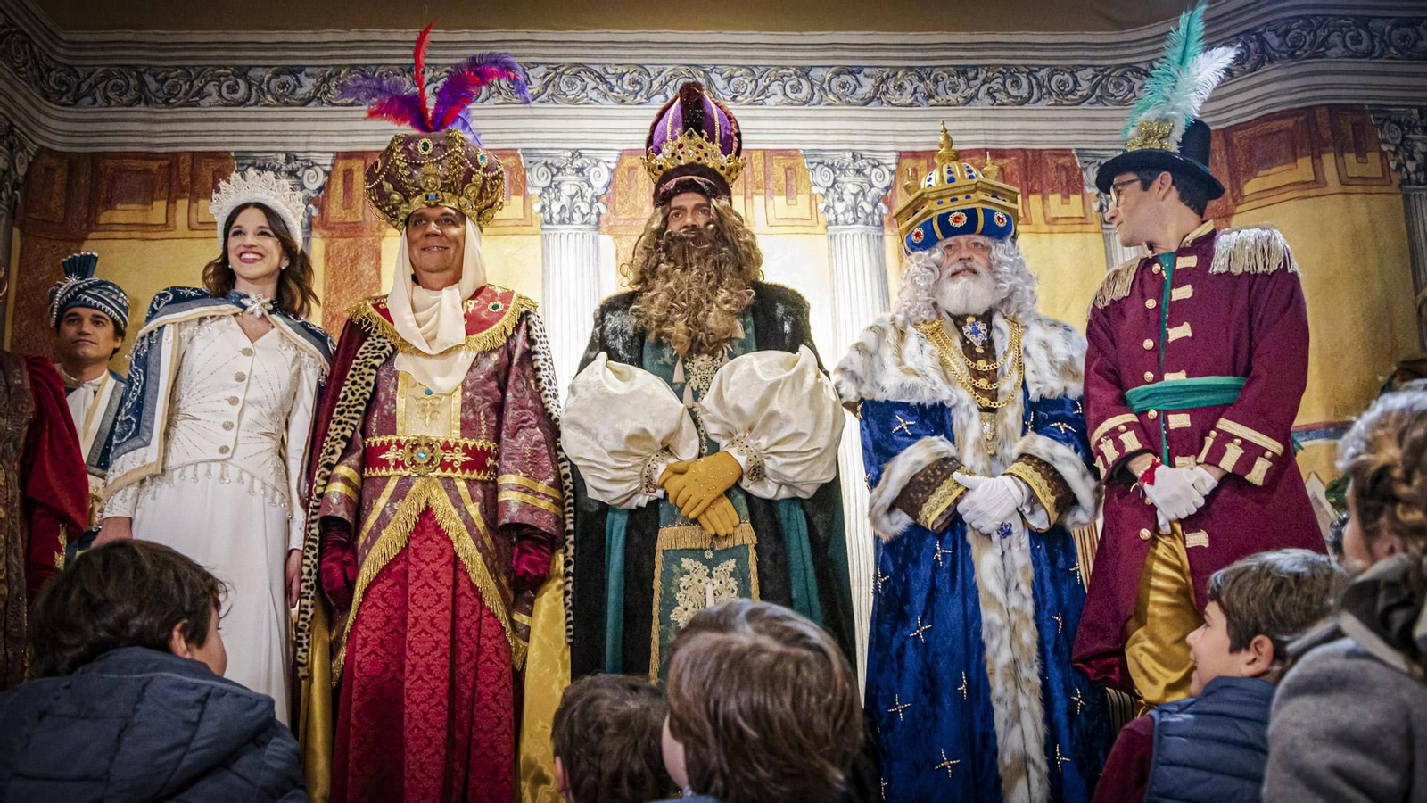 Las imágenes de SS.MM. los Reyes Magos en Cádiz: Visitas y cabalgata