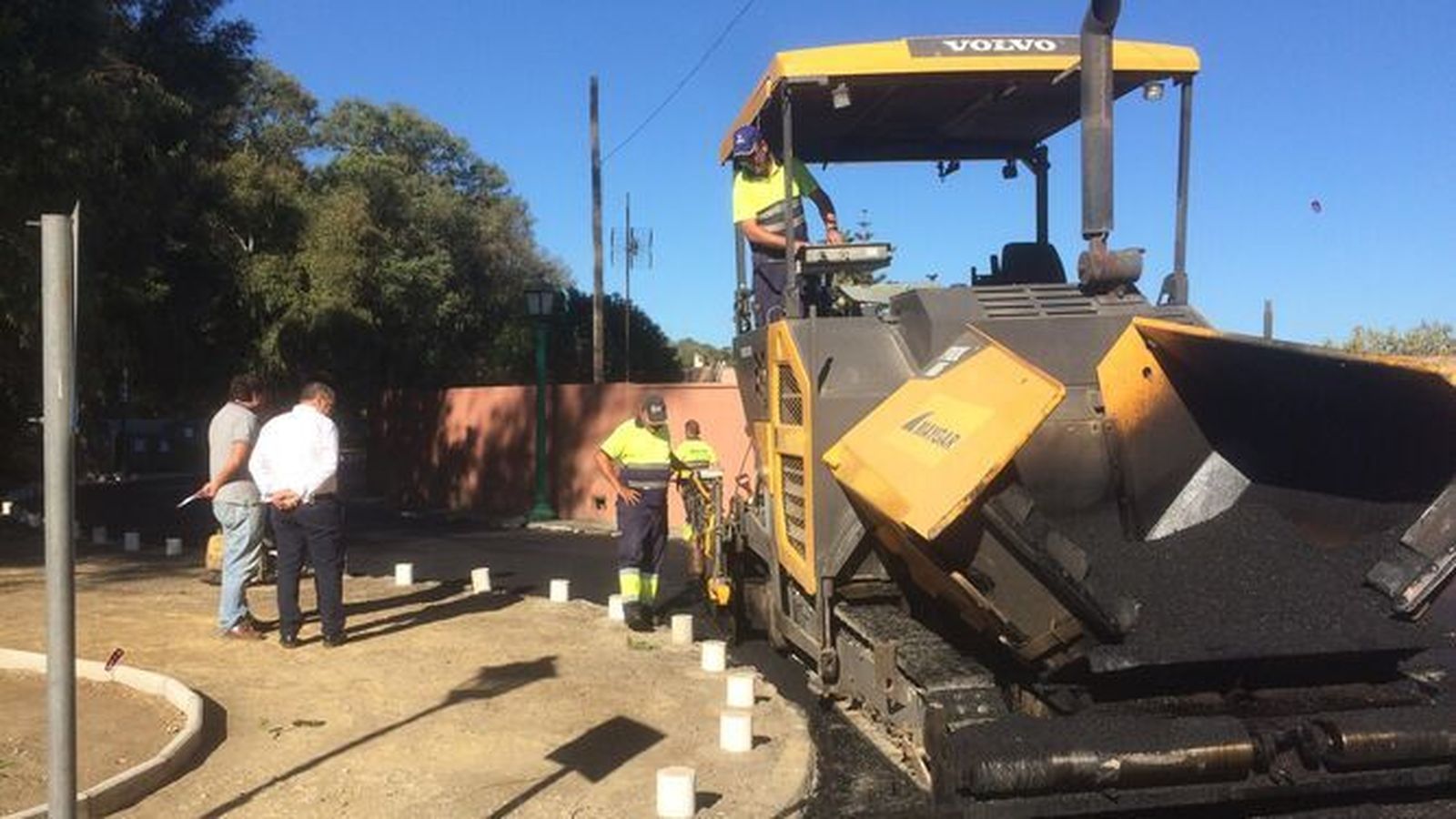 Obras de asfaltado en Los Barrios, en una imagen de archivo