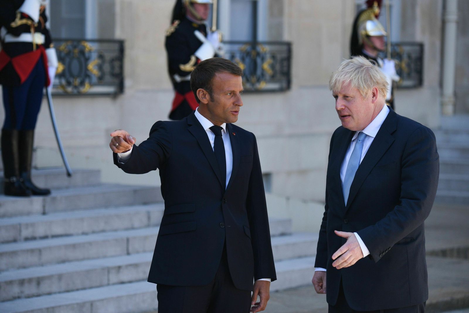El presidente francés, Emmanuel Macron, y el primer ministro británico, Boris Johnson, ayer en París.