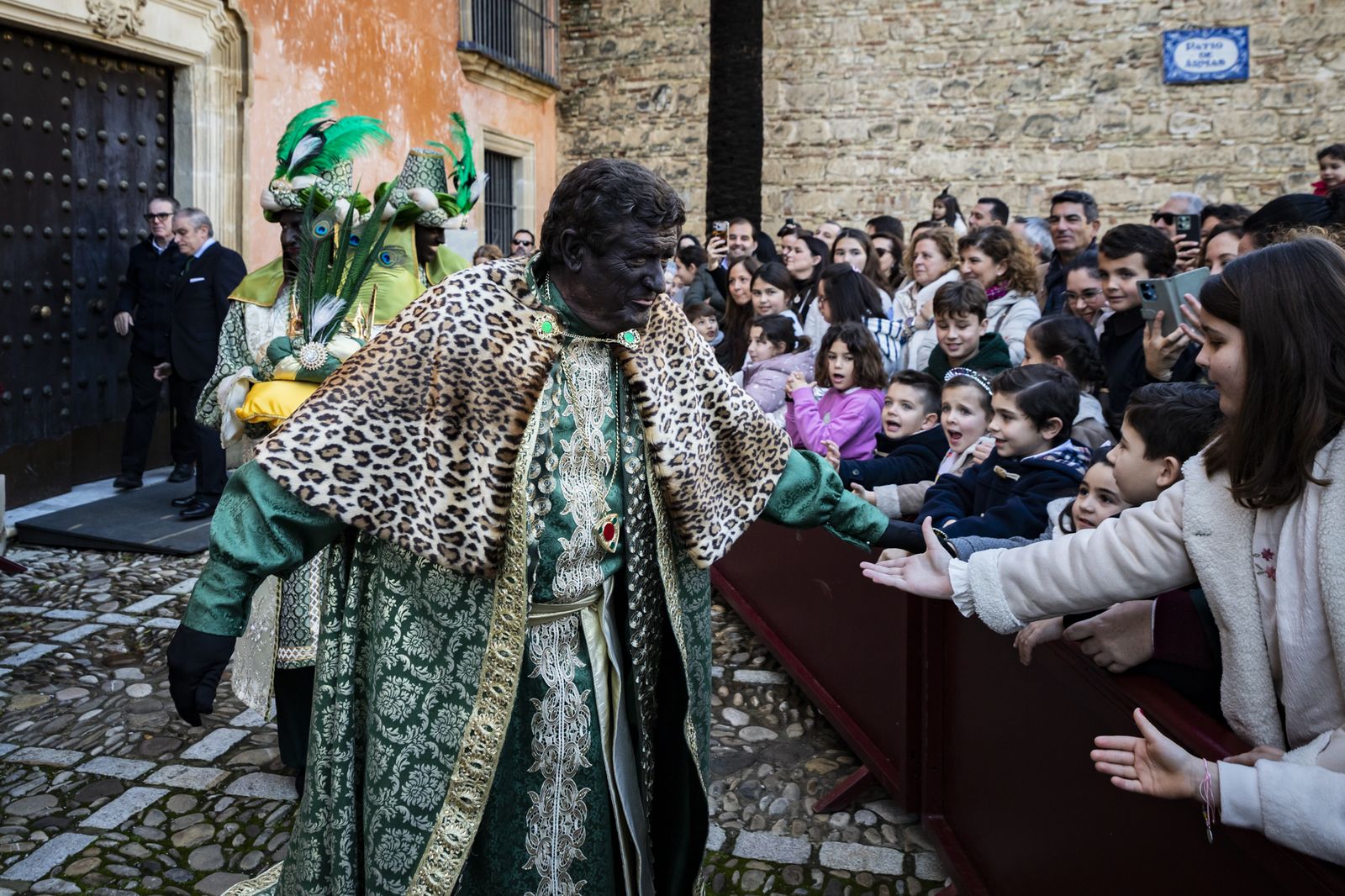Los Reyes Magos son coronados un año más en el Alcázar de Jerez