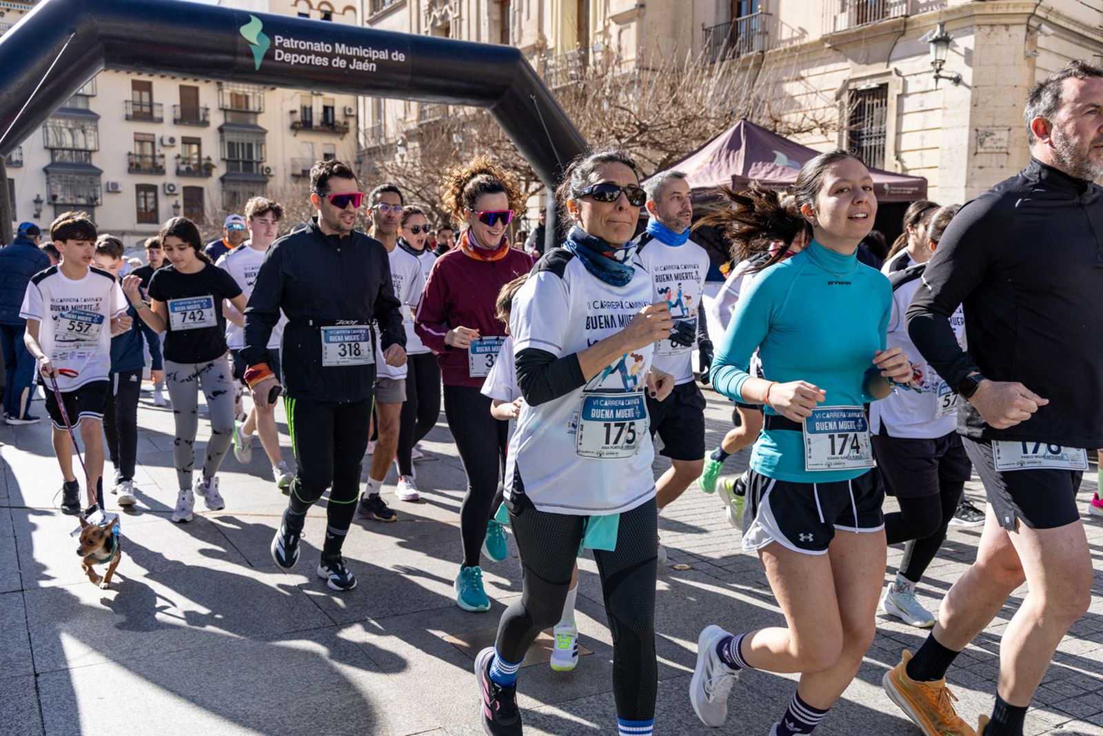 En imágenes: deporte y solidaridad se dan la mano en la VI Carrera-Caminata de la Hermandad de la Buena Muerte (1)