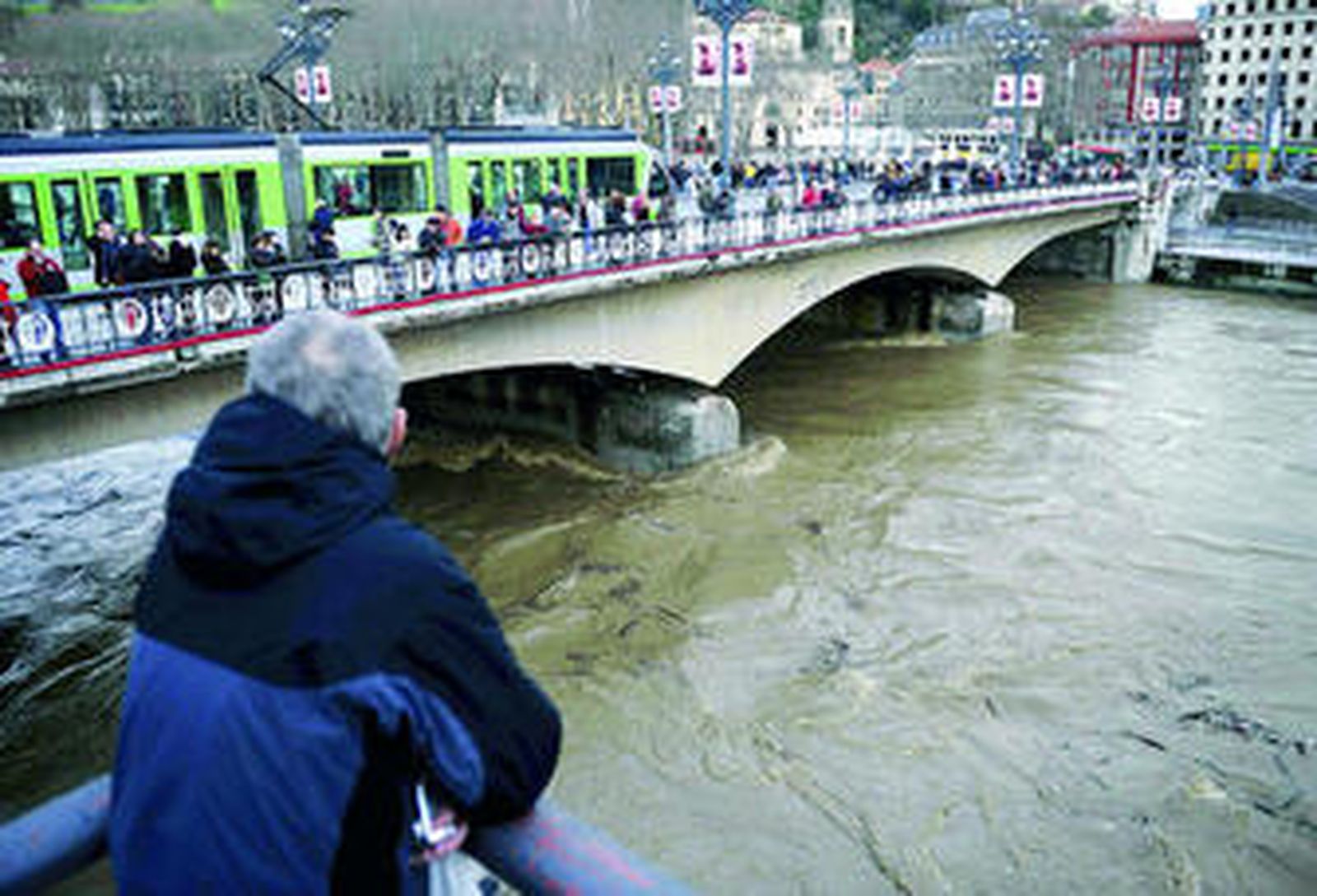 Espectacular crecida del río Nervión