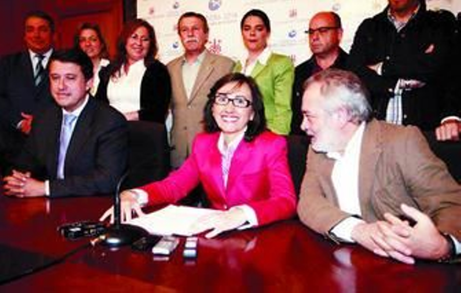 Rosa Aguilar, en el centro, el día de su despedida de la Alcaldía.