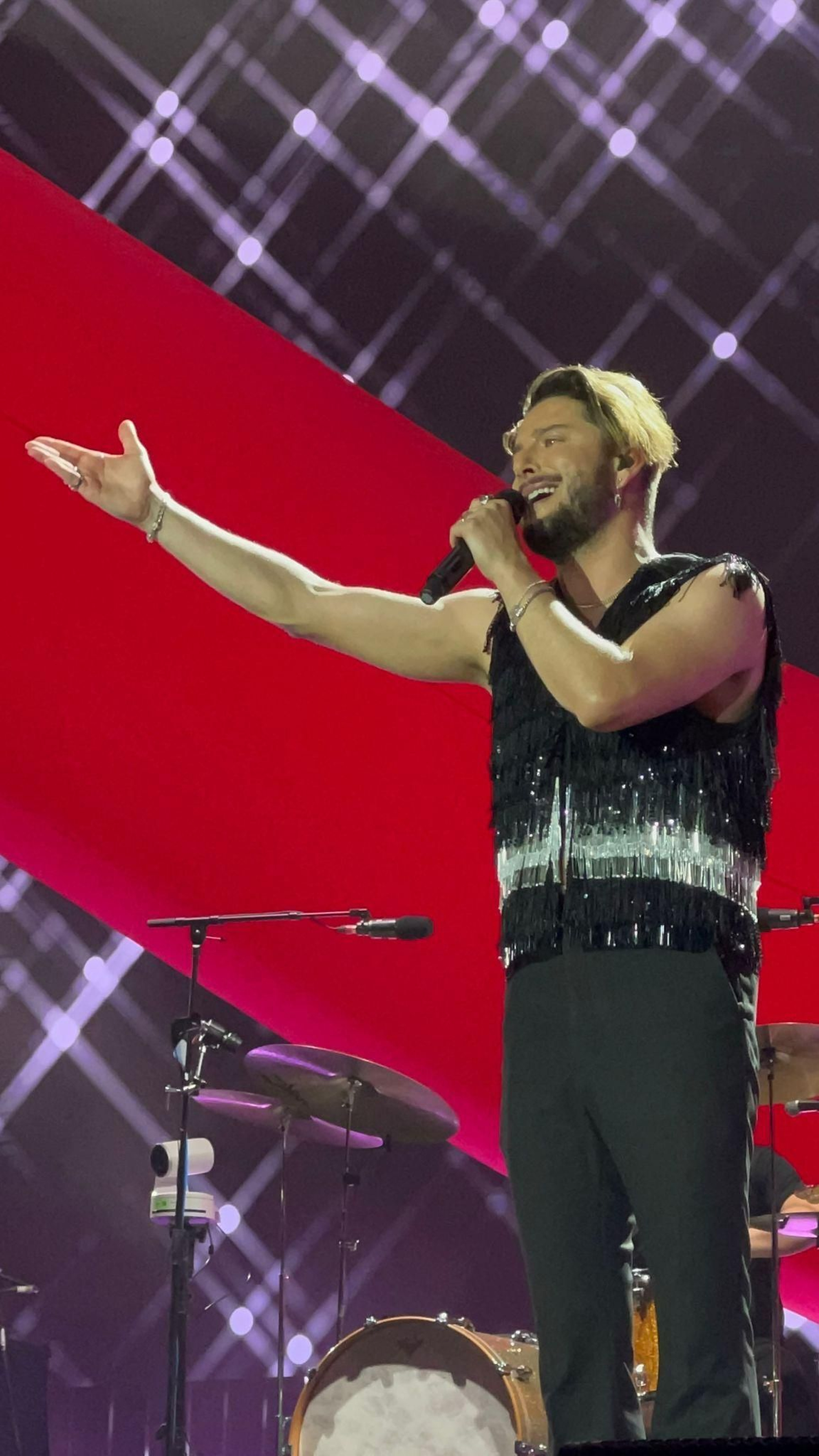 Estos son todos los looks de Manuel Carrasco en su 'Tour Corazón y Flecha' Estos son todos los looks de Manuel Carrasco en su 'Tour Corazón y Flecha'