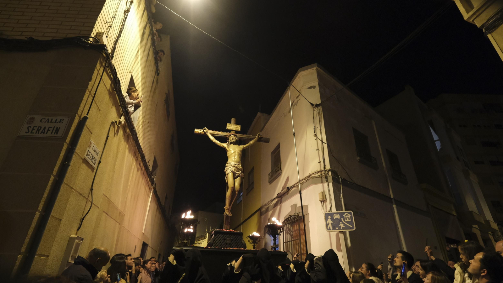 Procesión del Perdón en Almería, en imágenes