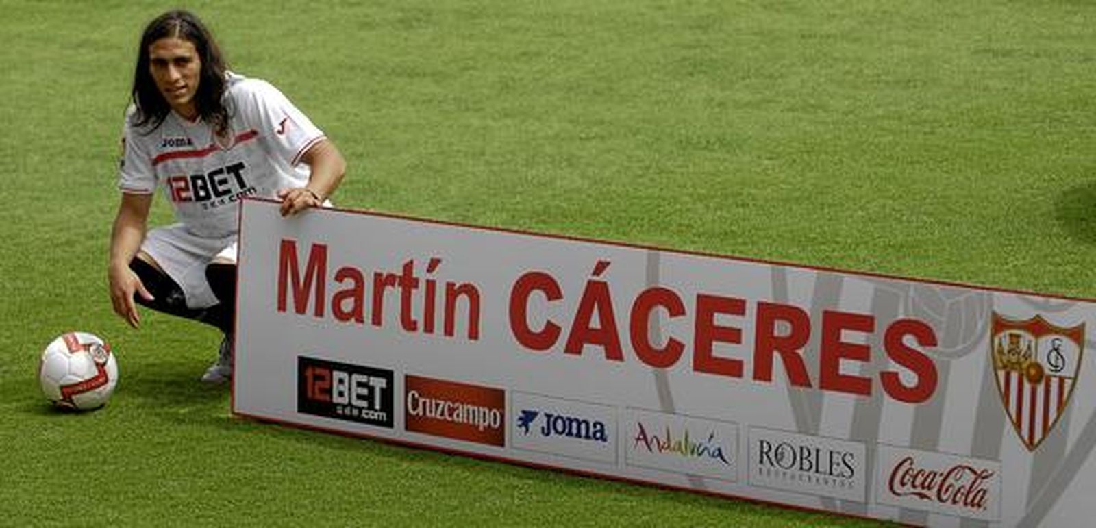 Martín Cáceres durante su presentación.

Foto: Manuel Gómez