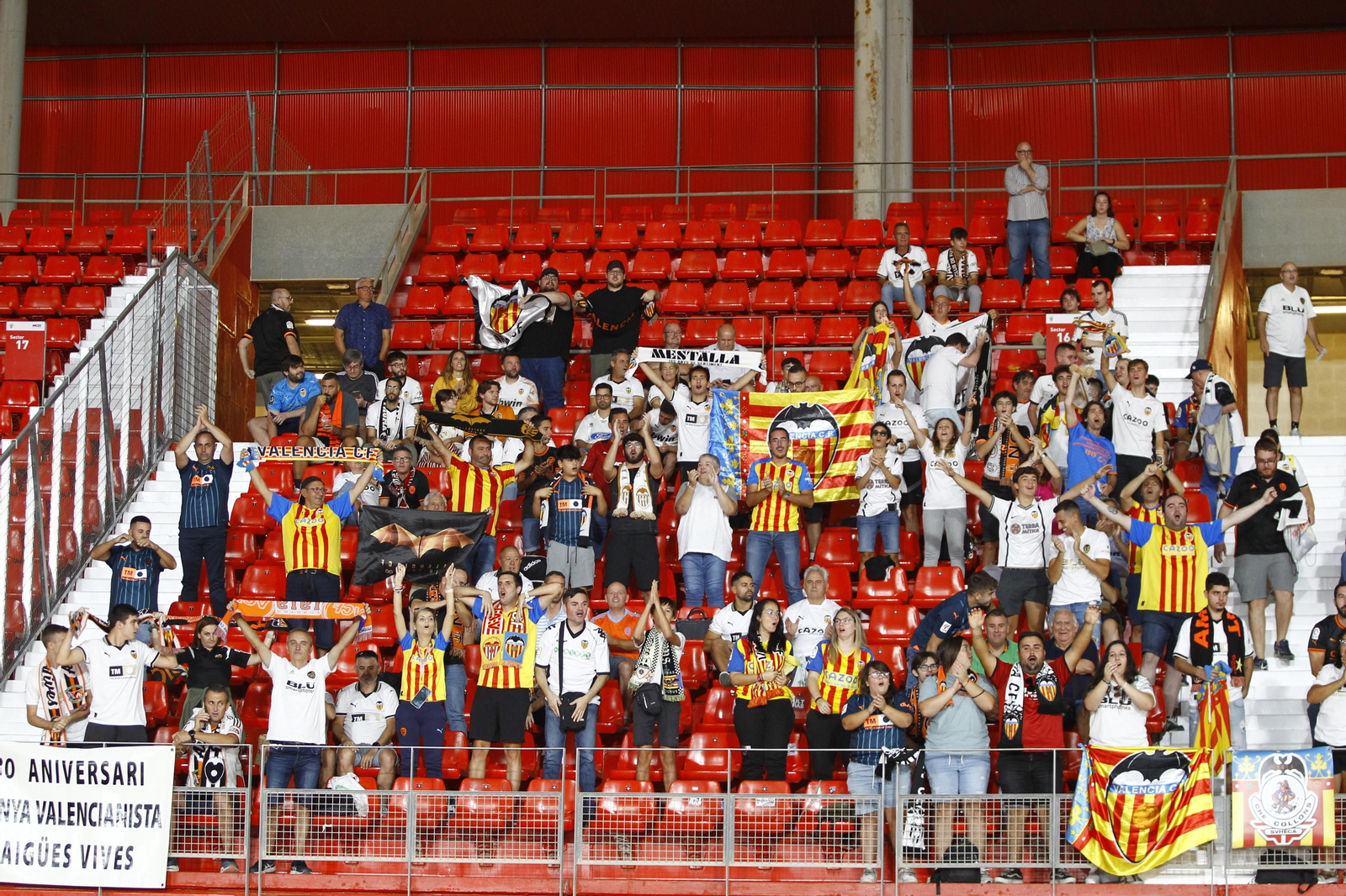 Imágenes del partido de La Liga Ea Sports U.D. Almería-Valencia C.F.