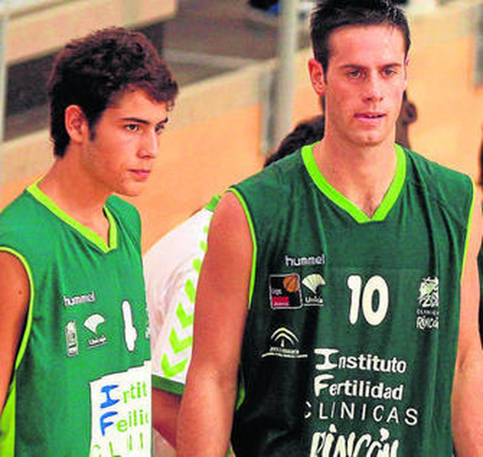 Abrines, a la izquierda, junto a Pablo Almazán.
