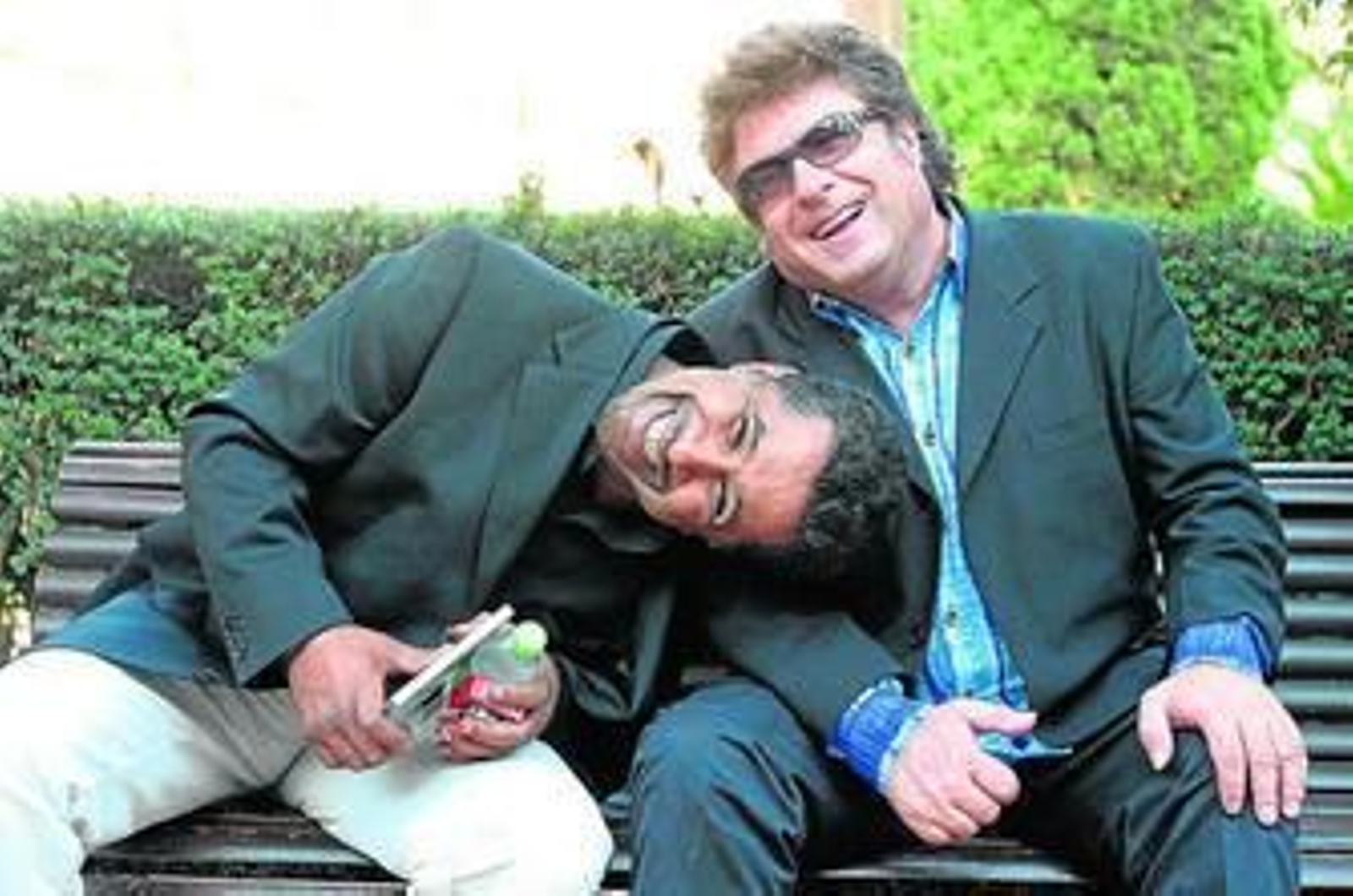 El cantaor Enrique Morente con el artista argelino Cheb Khaled, durante la grabación de la película 'Morente sueña la Alhambra'.