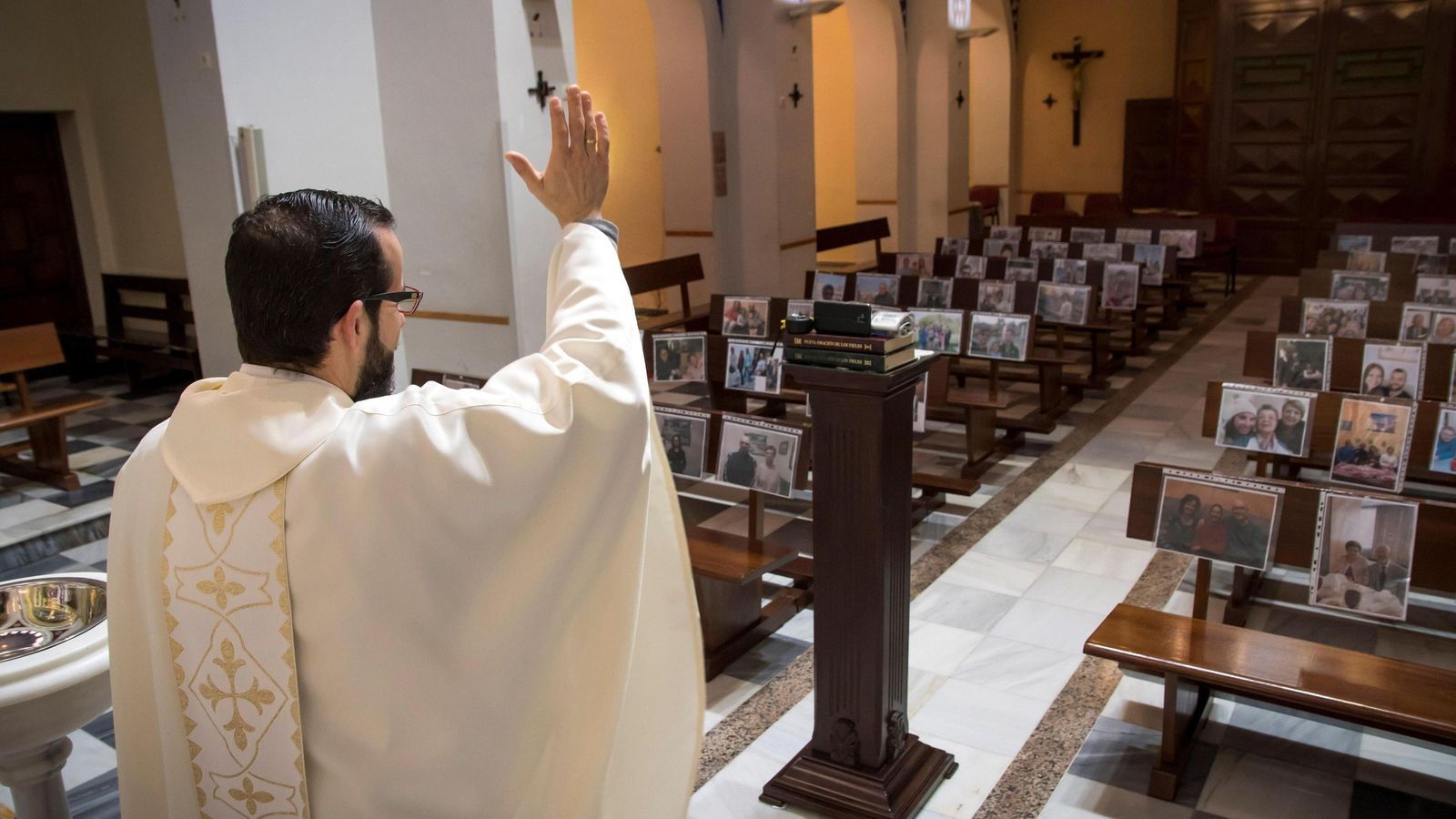 Los templos podrán abrir con un tercio del aforo habitual.
