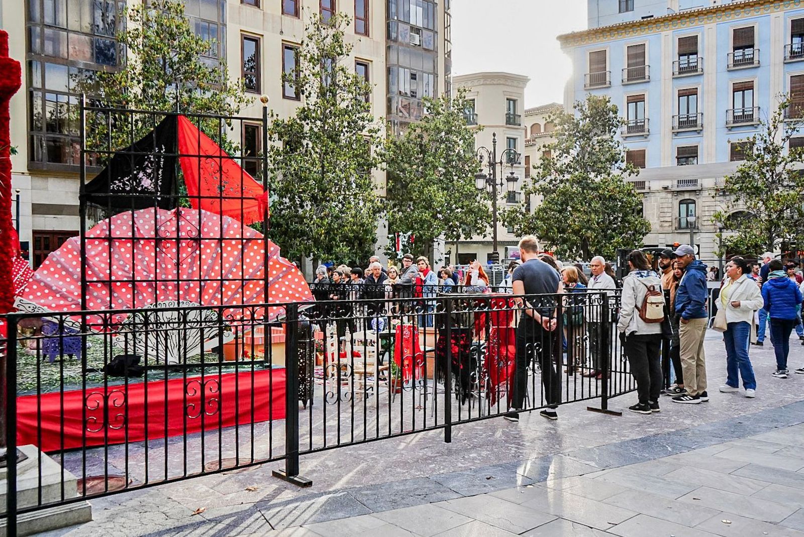 Granada ya vive las Cruces desde el día de antes: las mejores fotos