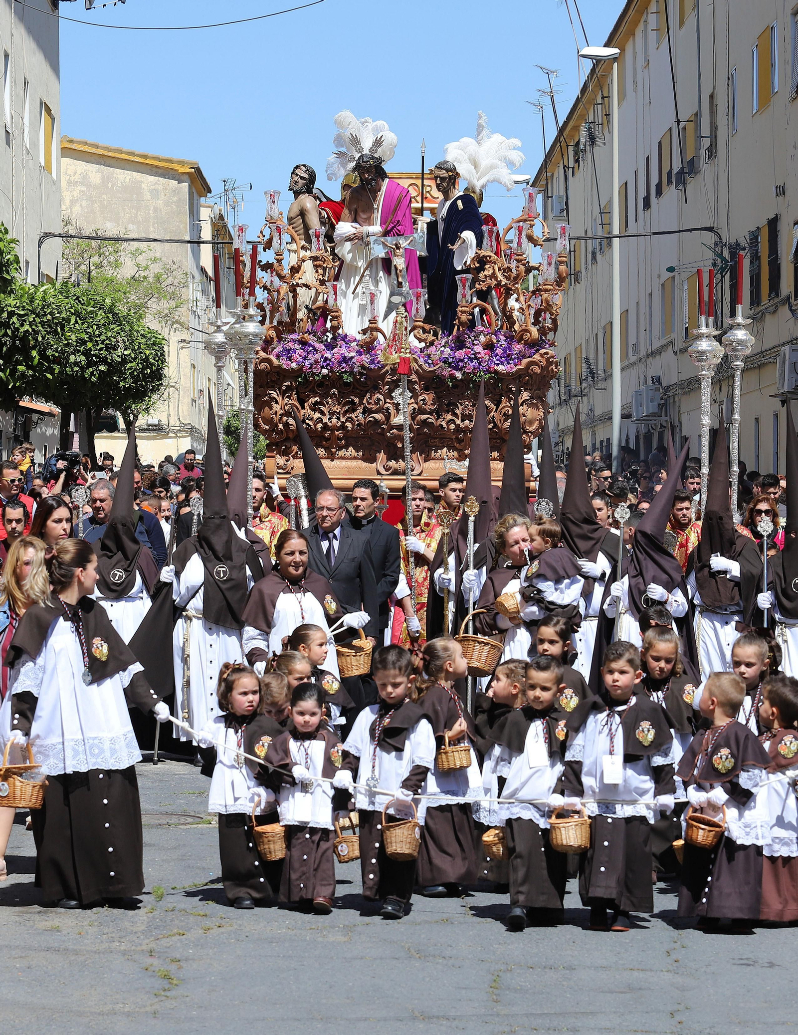 Imágenes de la procesión de La Salud en Huelva