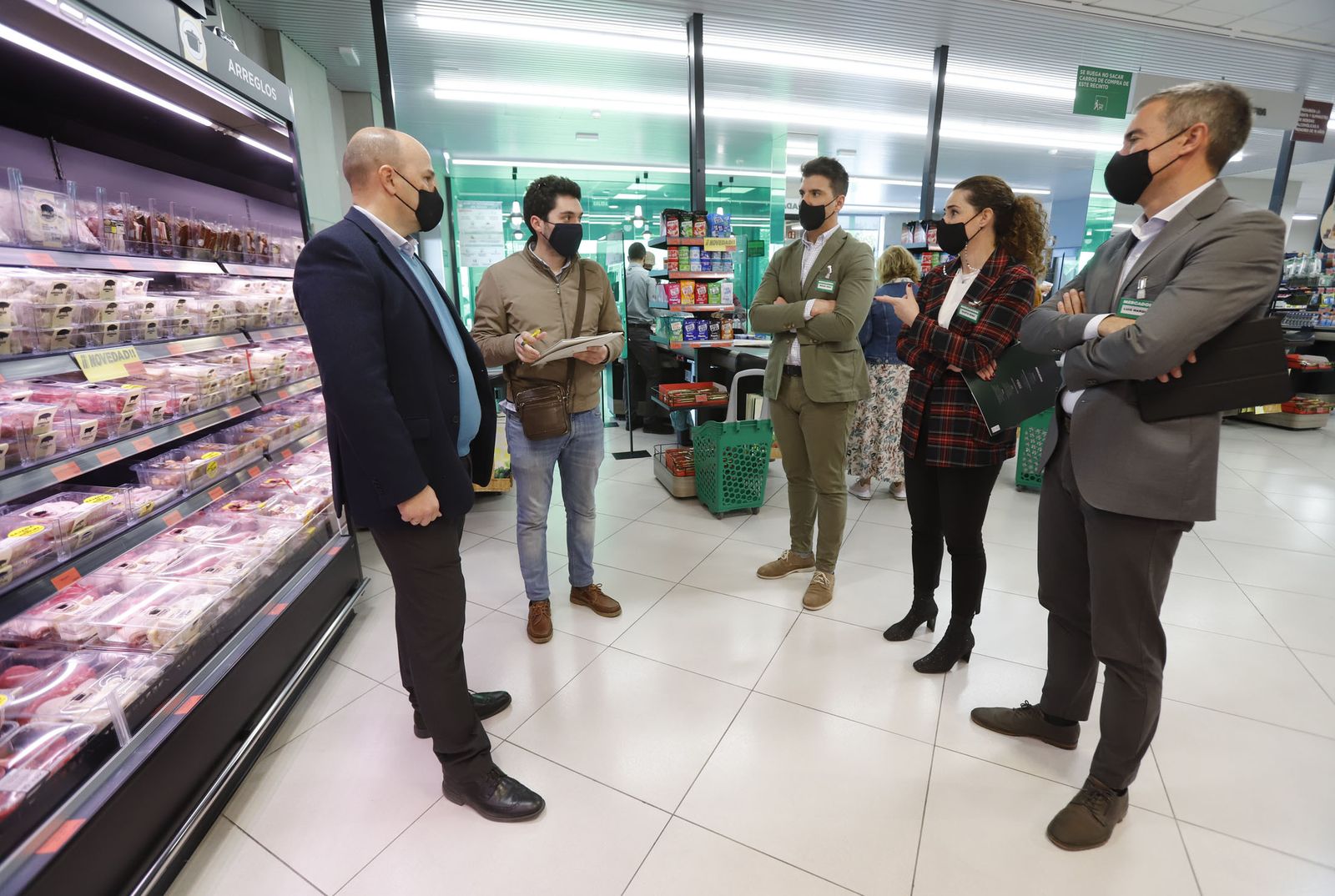 Imágenes de las mejoras del Mercadona de La Palma del Condado para el ahorro energético