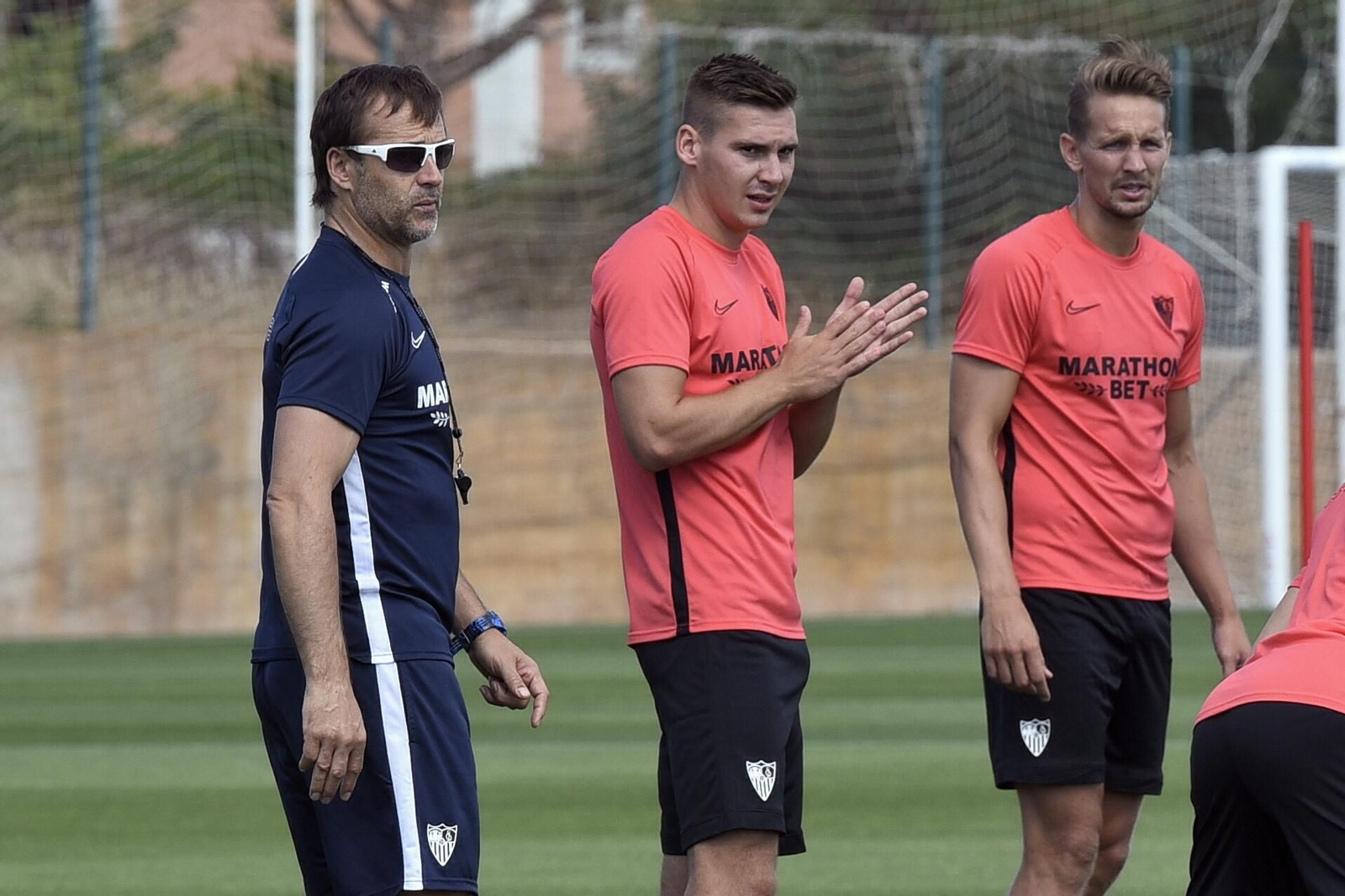 Lopetegui: "Unas veces atacaremos de una forma y otras de otra"