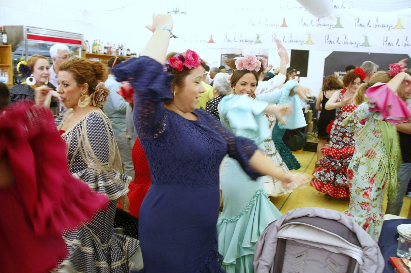 En la caseta La Charanga el baile y la animación está garantizados.