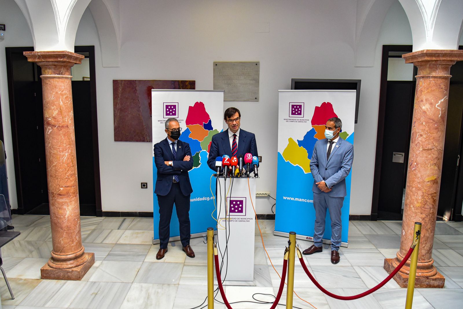 Fotos de la reunión del secretario de estado para la UE y los aalcaldes del Campo de Gibraltar