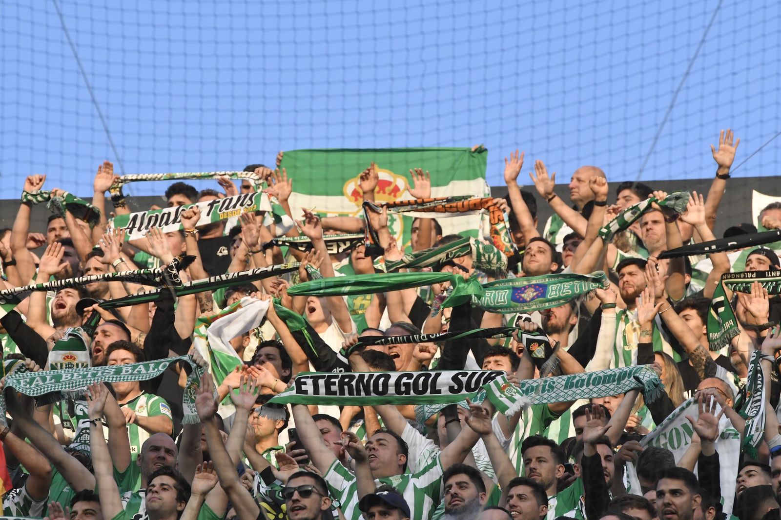 La afición bética, en el último derbi en Nervión.