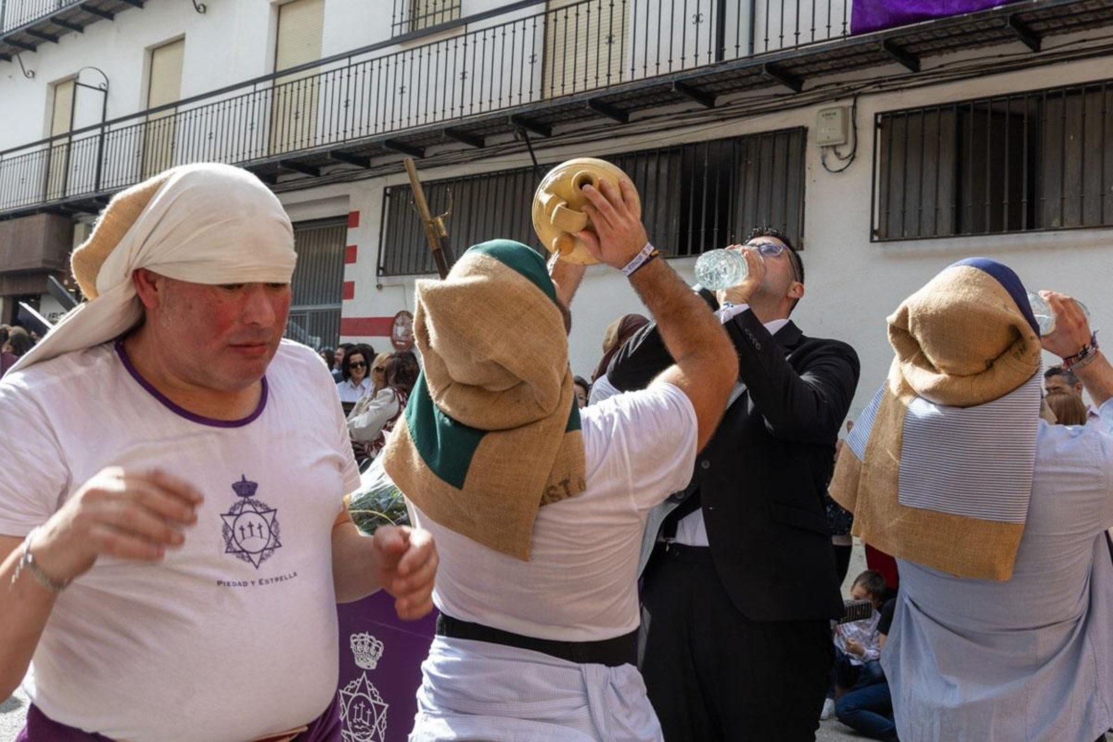 Los jiennenses arropan a las tres cofradías de la tarde en un Domingo de Ramos más caluroso de lo esperado (I)