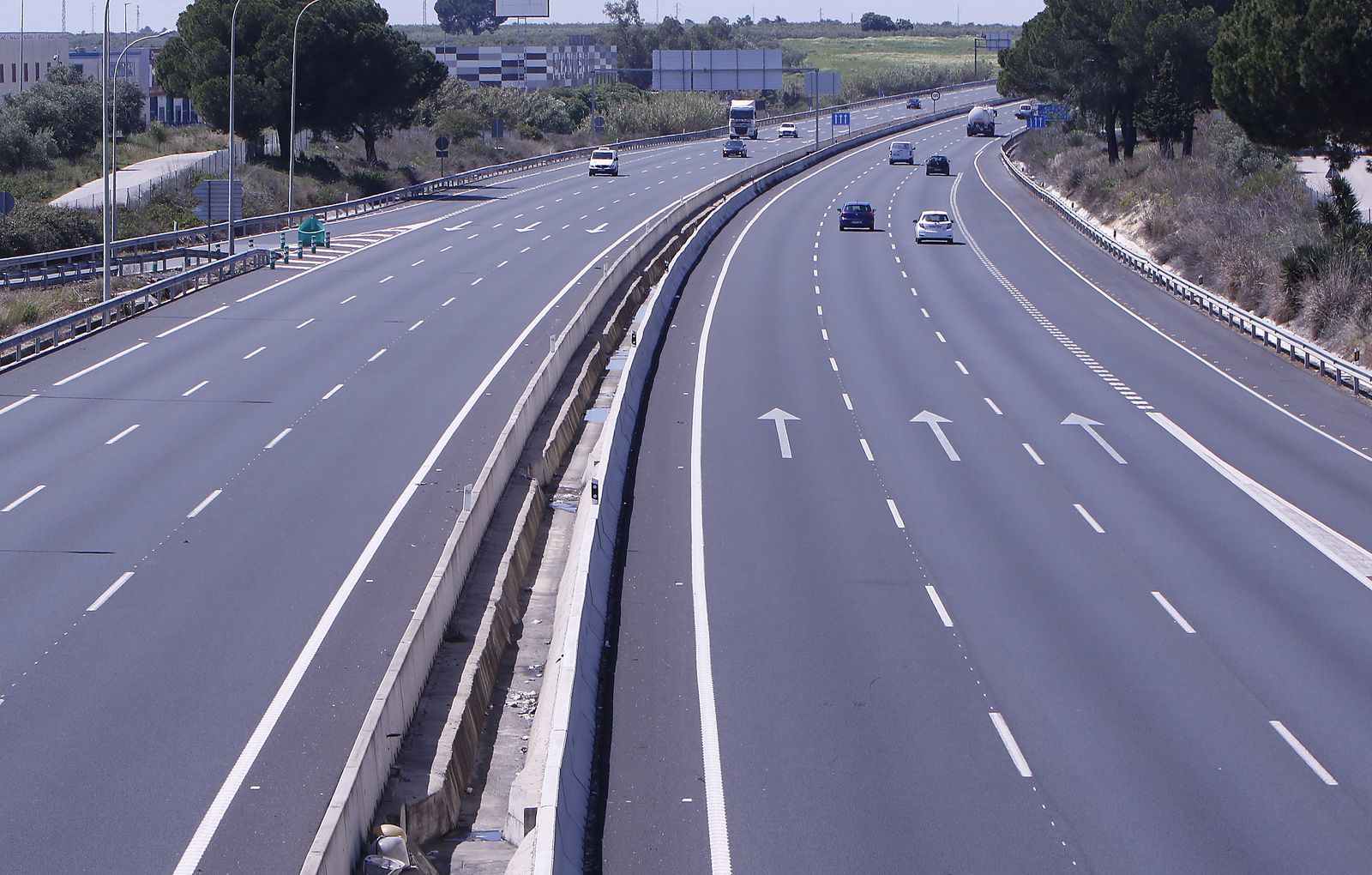 Controles de la Guardia Civil y Policía Local agradeciendo aplausos