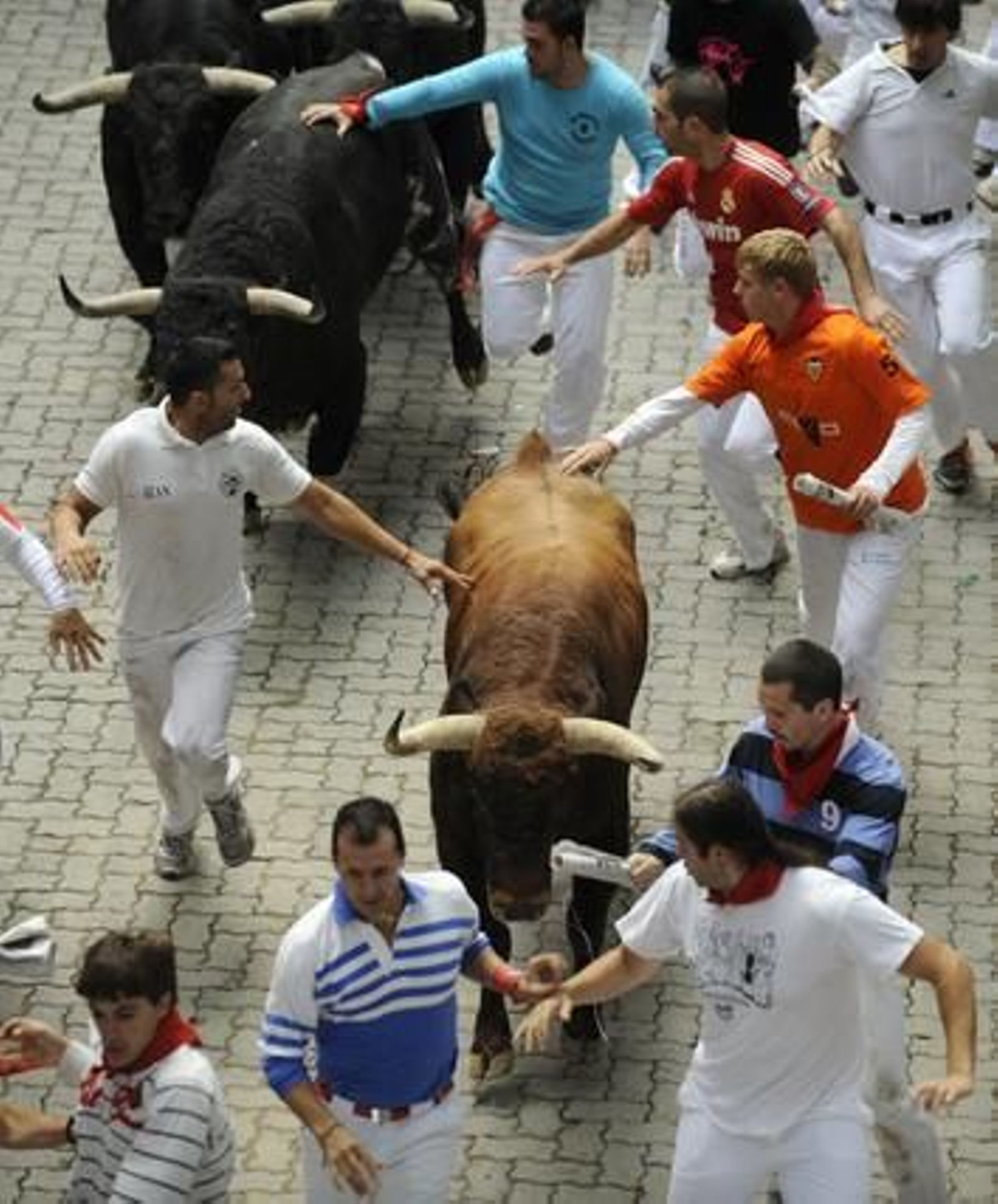 Los toros de El Pilar protagonizan un encierro rápido, limpio y sin corneados

Foto: AFP PHOTO