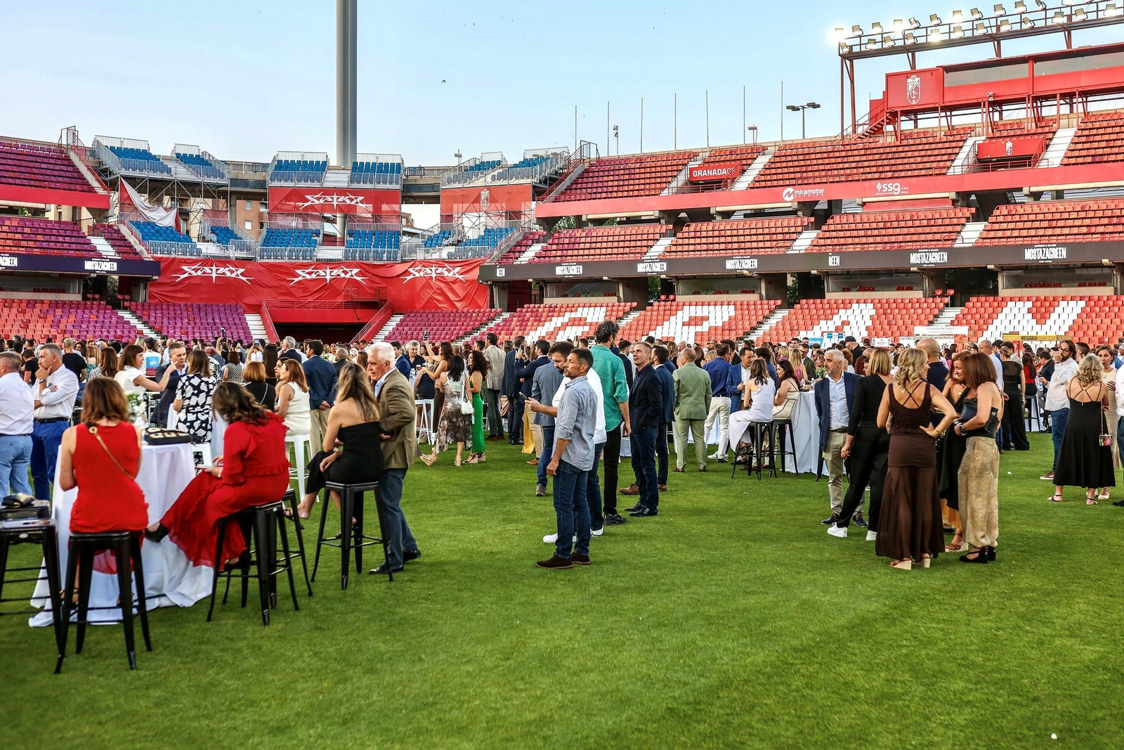Los Cármenes reúnen a 1200 personas en la celebración de los diez años de reuniones del Club Cámara Granada, en imágenes