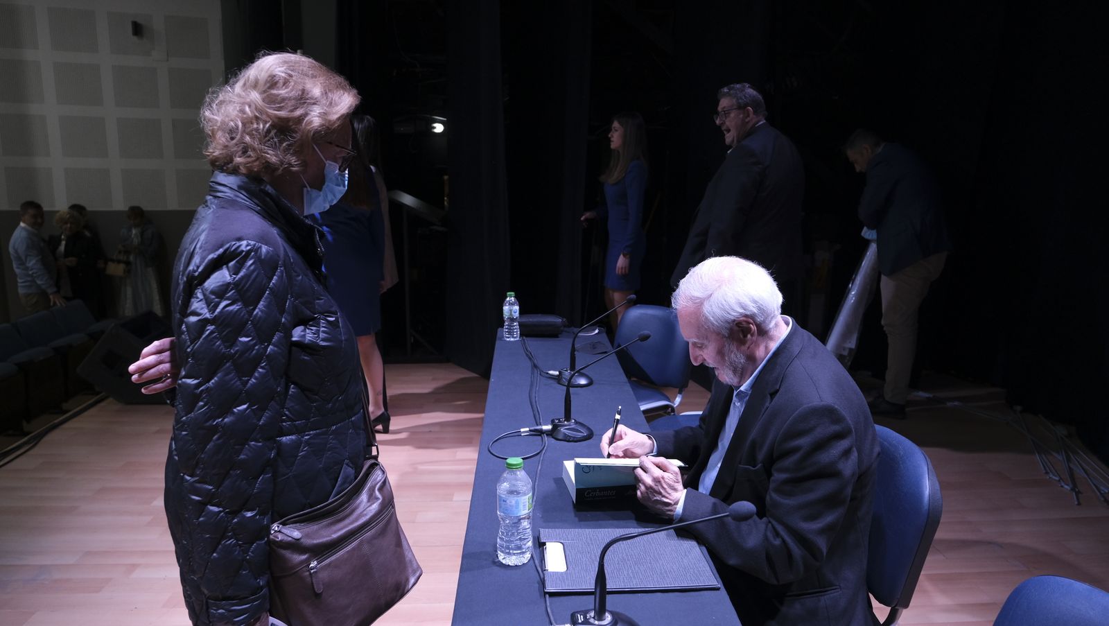 Imágenes del Diario de los Libros, con el escritor Álvaro Espina. Almería.