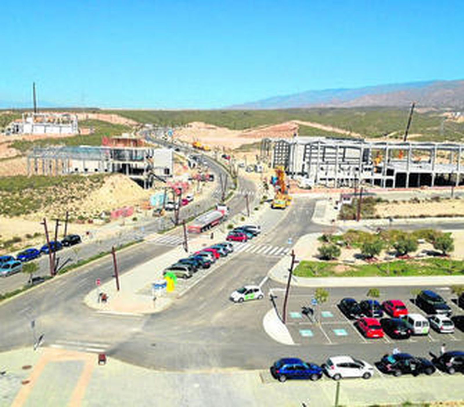 Imagen de las últimas empresas instaladas en el PITA, ultimando sus obras, a finales del pasado mes de marzo.